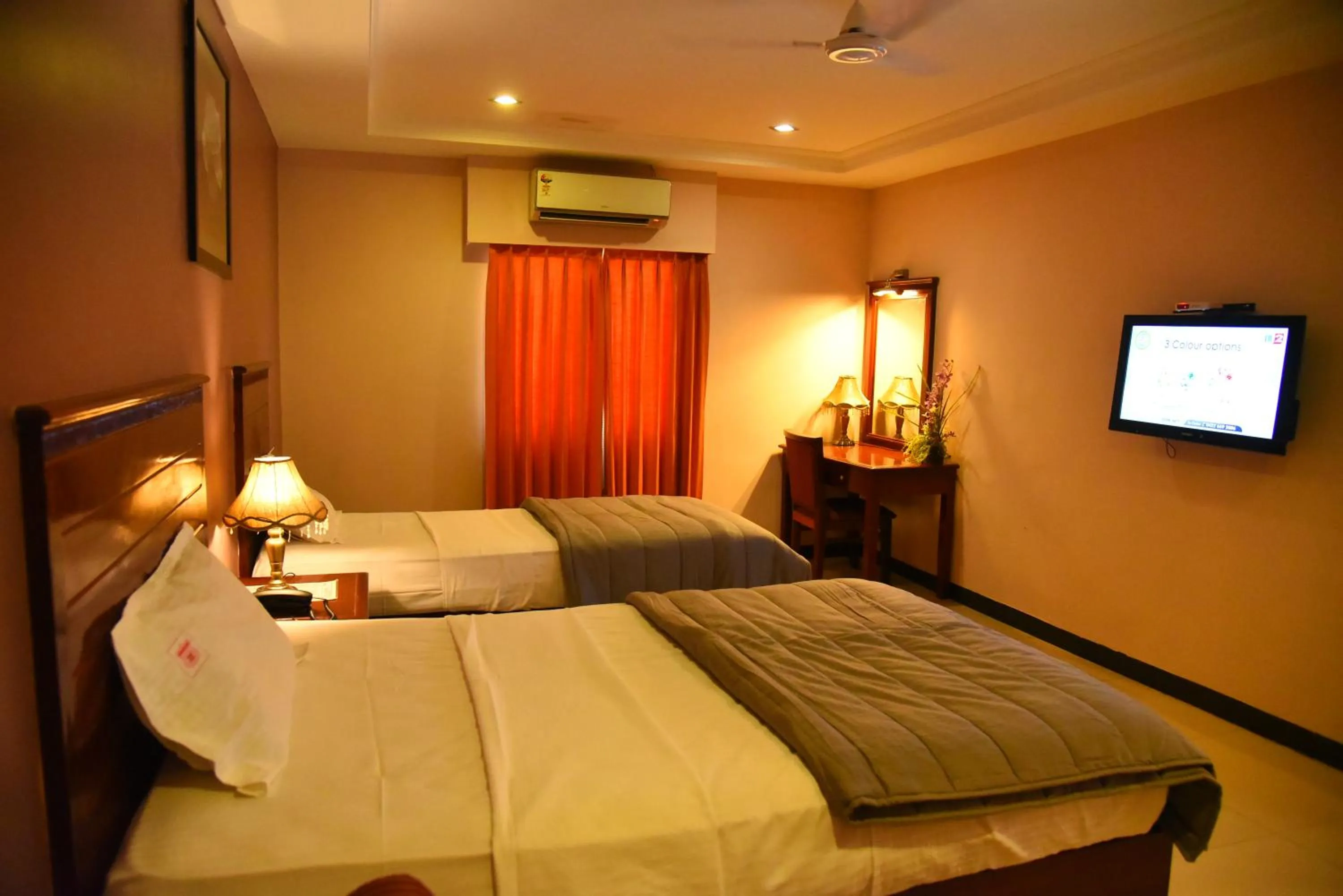 Bedroom, Bed in Hotel Subhalakshmi Palace