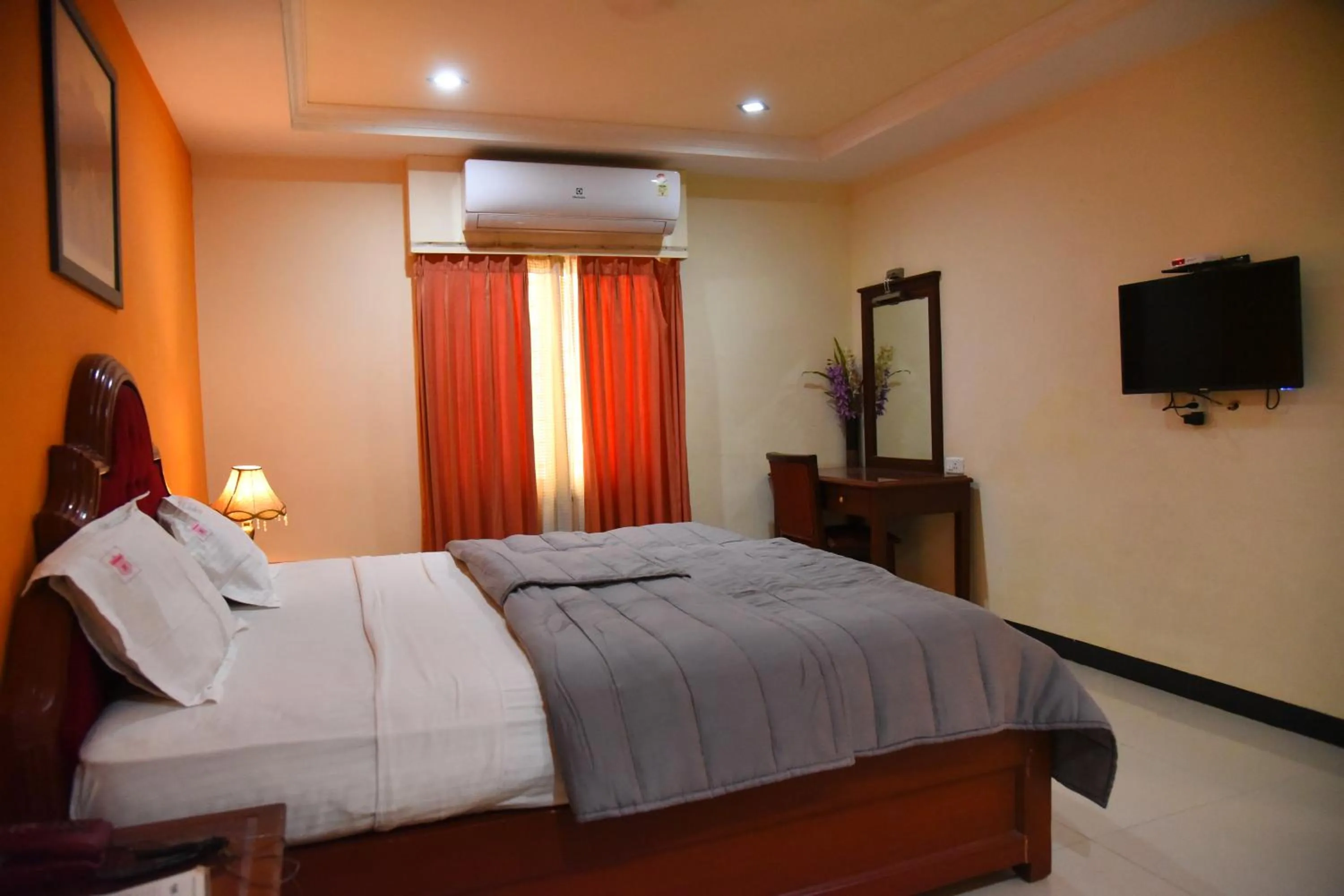 Bedroom, Bed in Hotel Subhalakshmi Palace