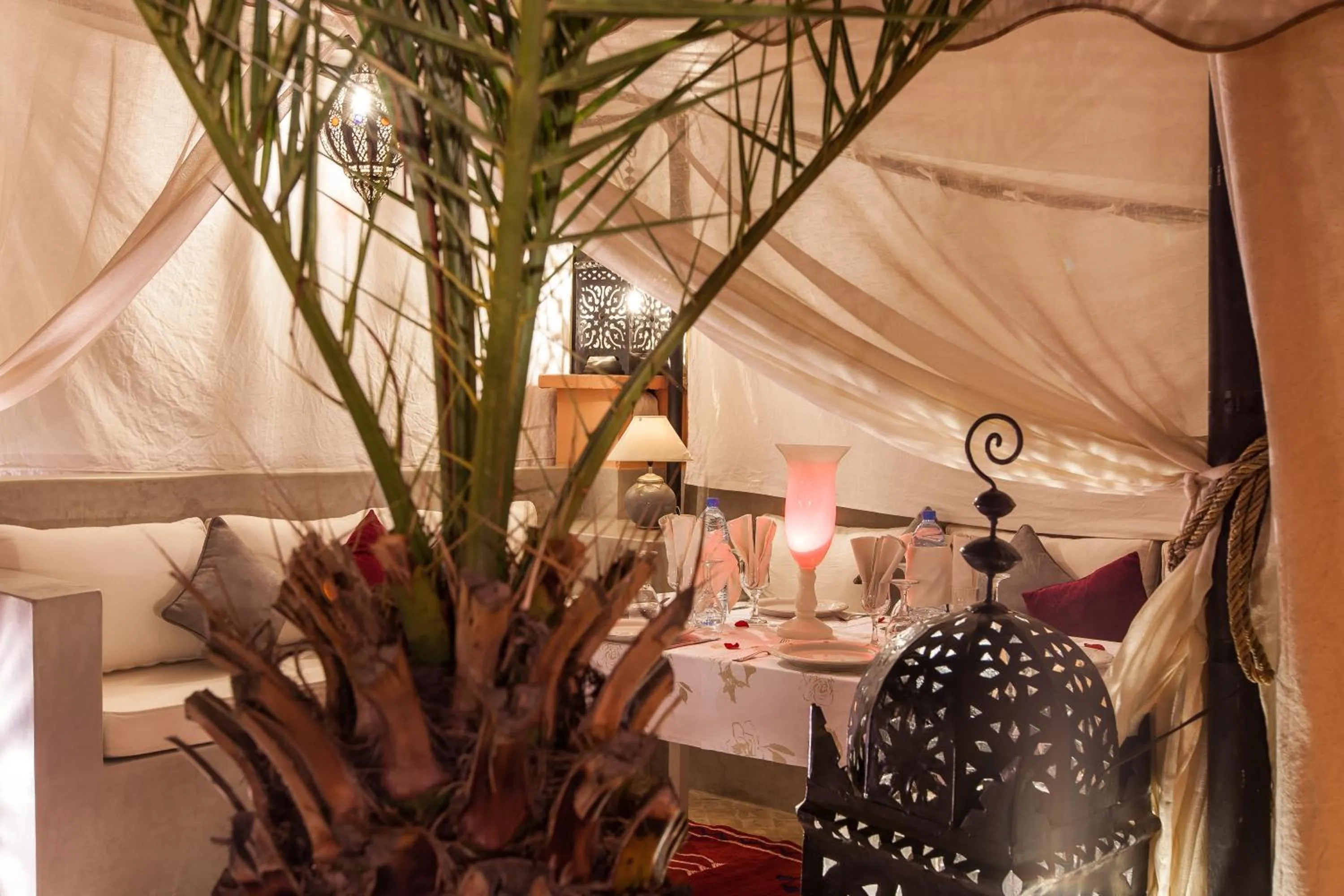 Restaurant/places to eat in Riad Shemsi