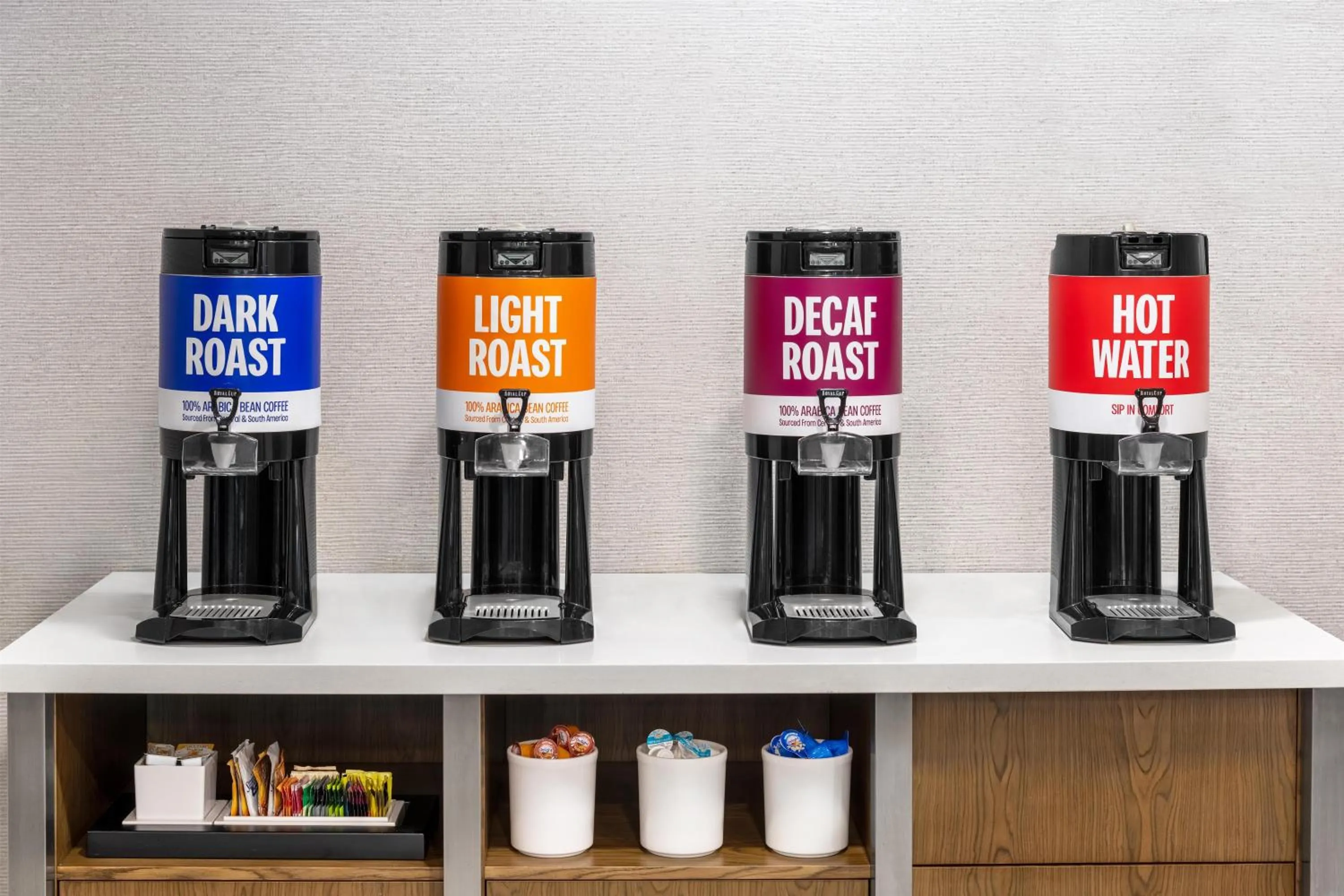 Dining area in Hampton Inn & Suites Tacoma/Puyallup