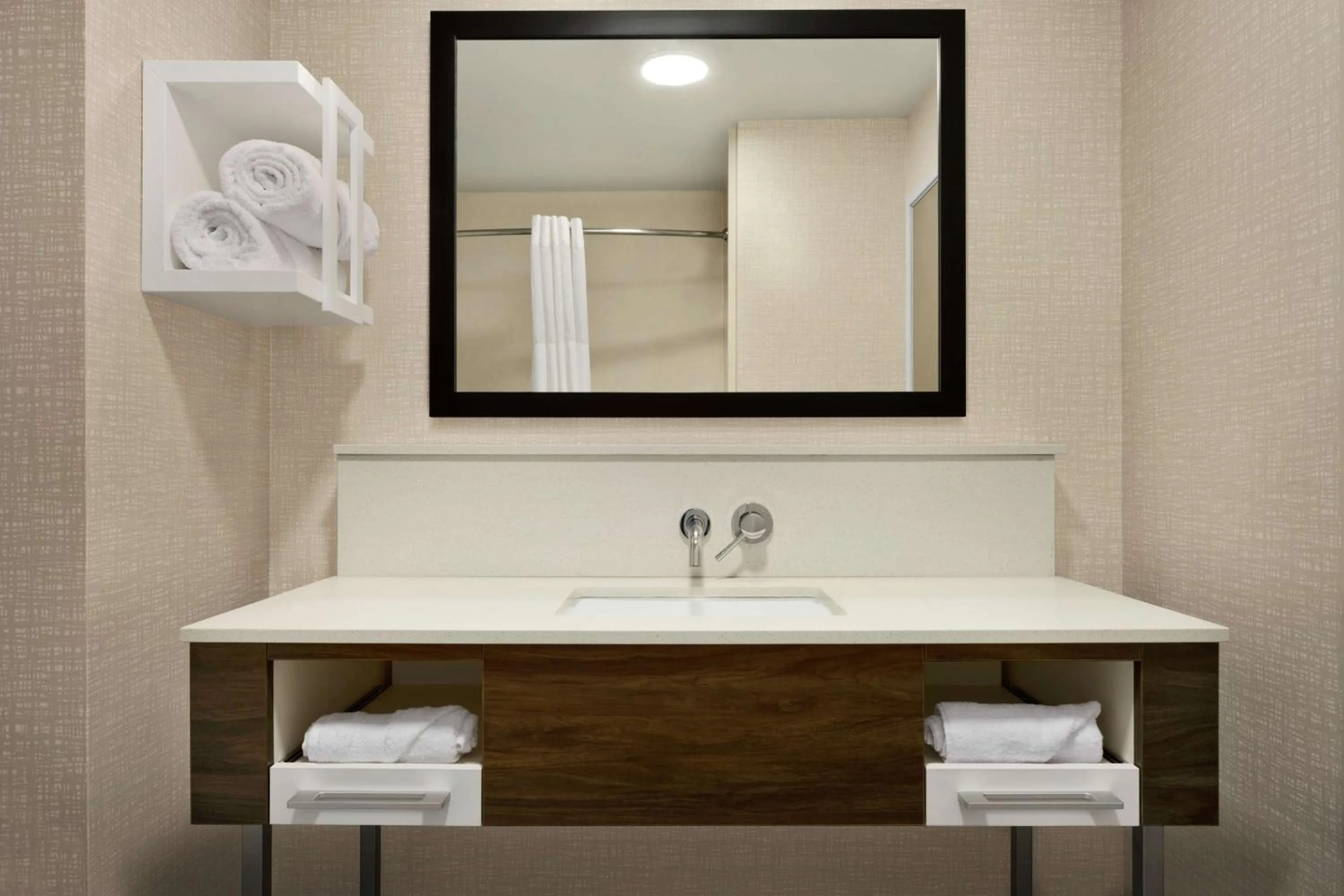 Bathroom in Hampton Inn & Suites Tacoma/Puyallup