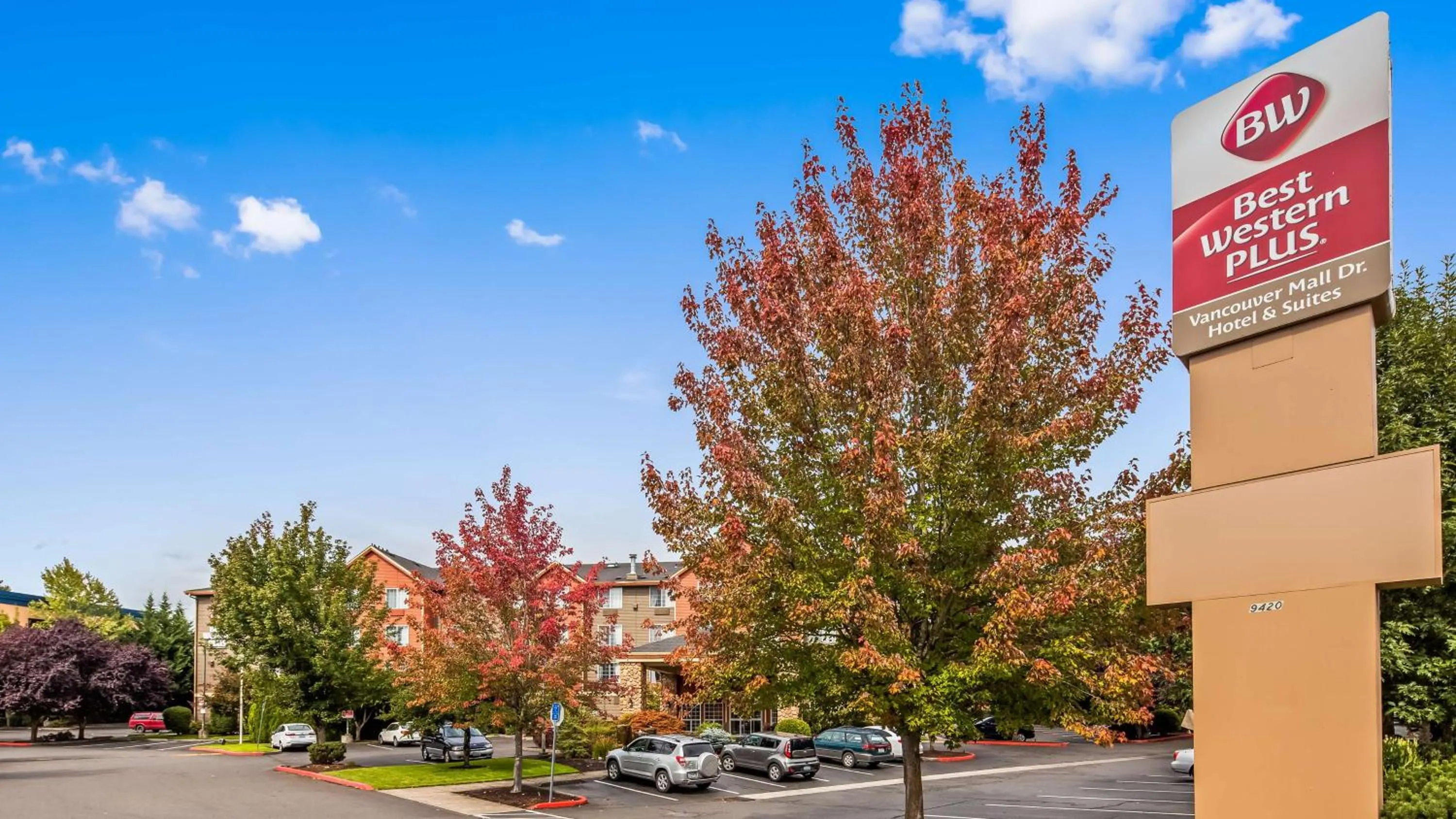 Property building in Best Western PLUS Vancouver Mall Drive