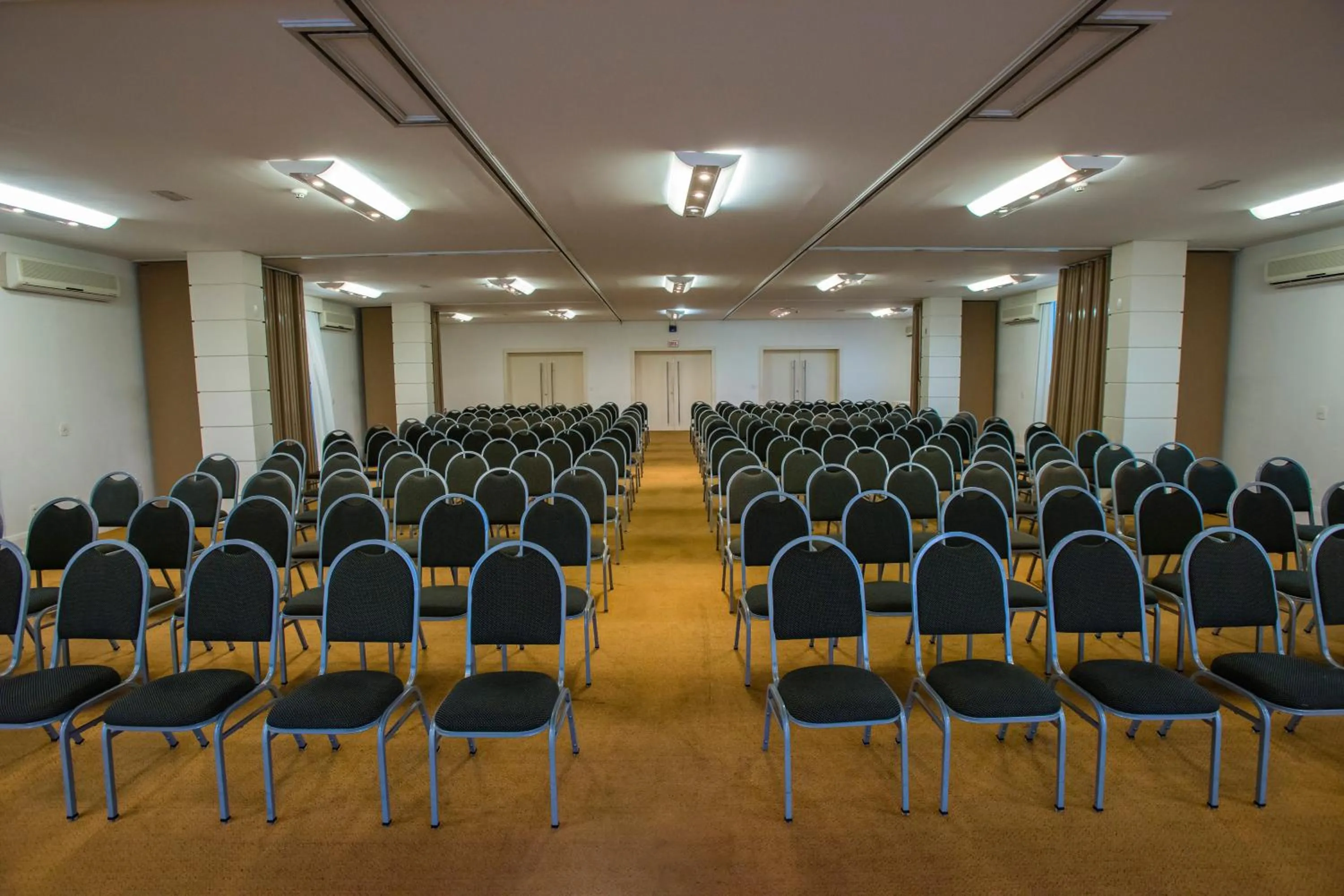 Business facilities in Favorita Golden Hotel e Eventos