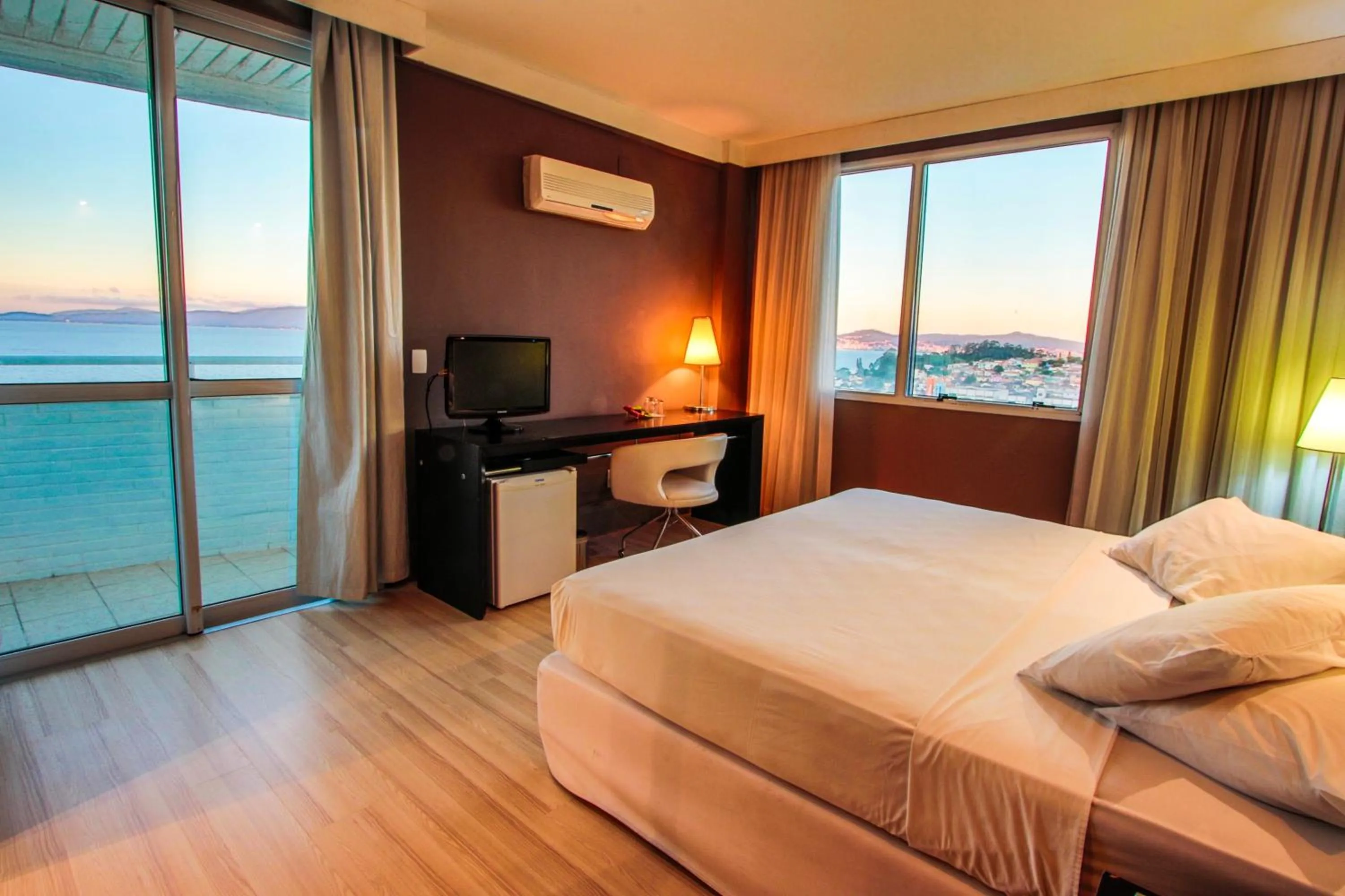 Photo of the whole room, Bed in Favorita Golden Hotel e Eventos