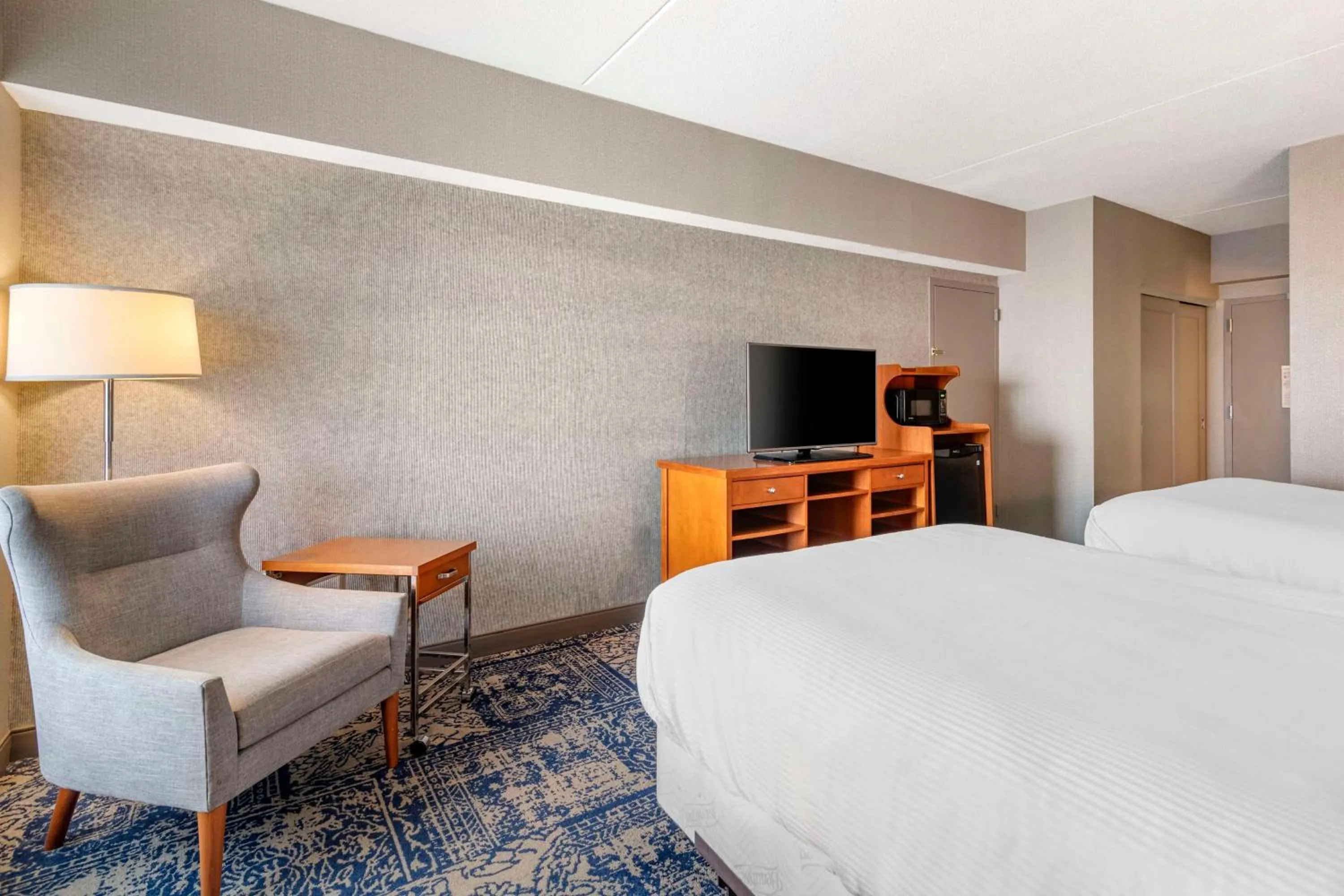 Bed in Bangor Aviator Hotel BW Premier Collection