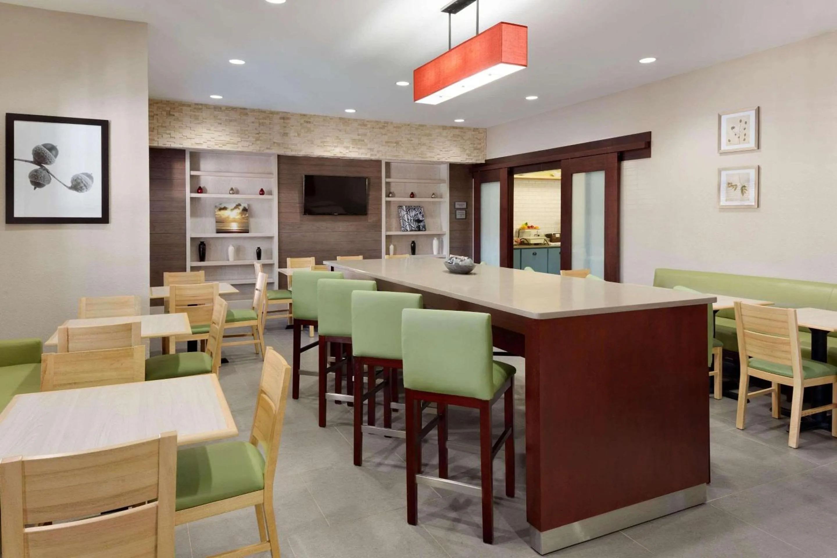 Breakfast in Country Inn & Suites by Radisson, Brunswick I-95, GA