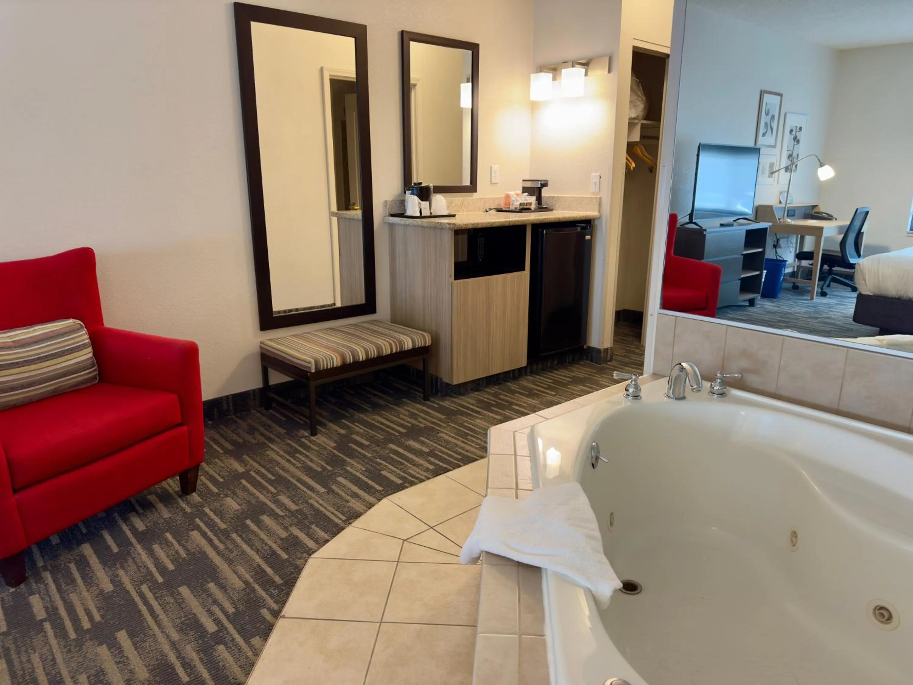 Hot Tub in Country Inn & Suites by Radisson, Queensbury - Lake George , NY