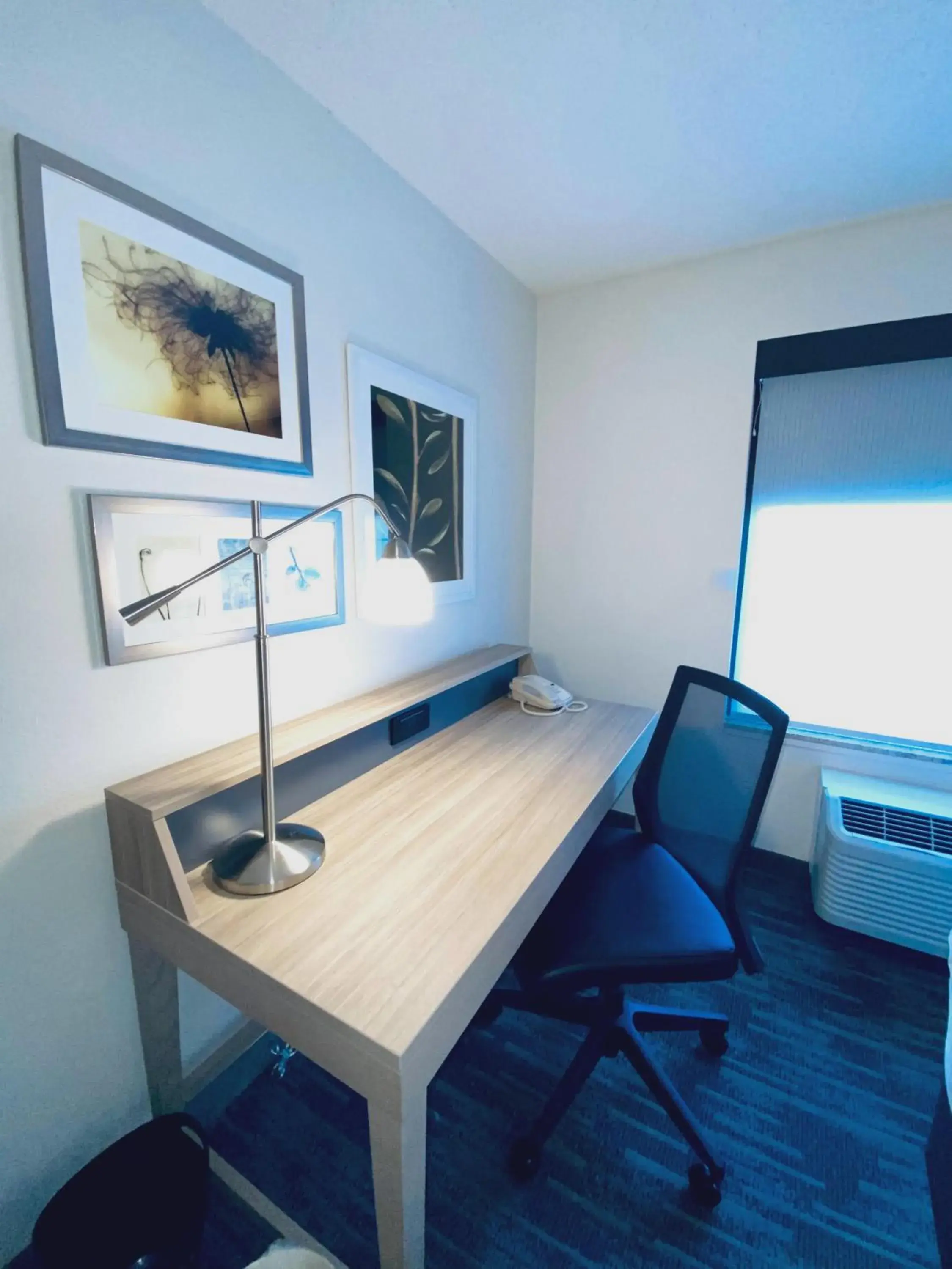 Queen Room with Two Queen Beds - Non-Smoking in Country Inn & Suites by Radisson, Queensbury - Lake George , NY Queen Room with Two Queen Beds - Non-Smoking in Country Inn & Suites by Radisson, Queensbury - Lake George , NY