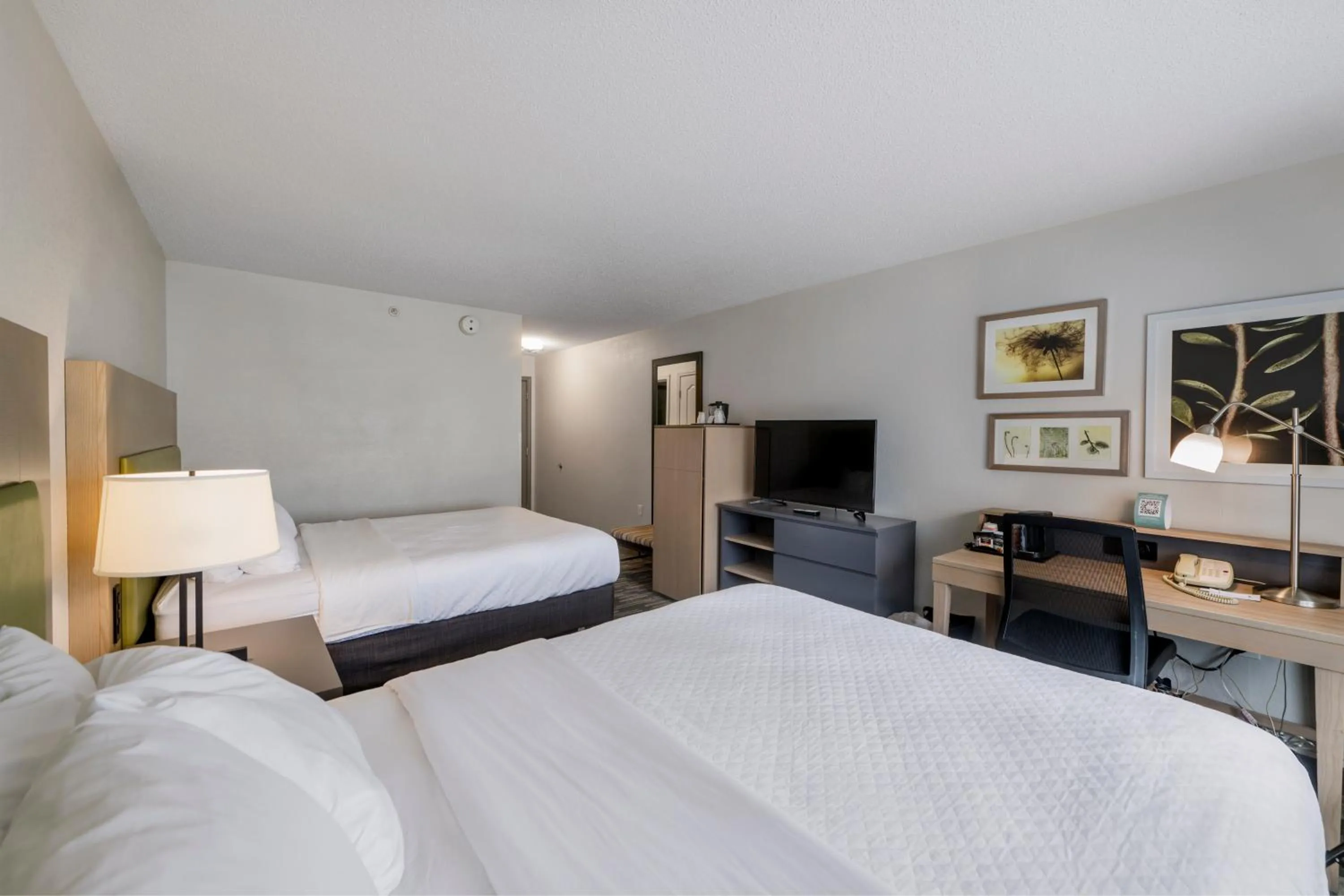 Bed in Country Inn & Suites by Radisson, Queensbury - Lake George , NY