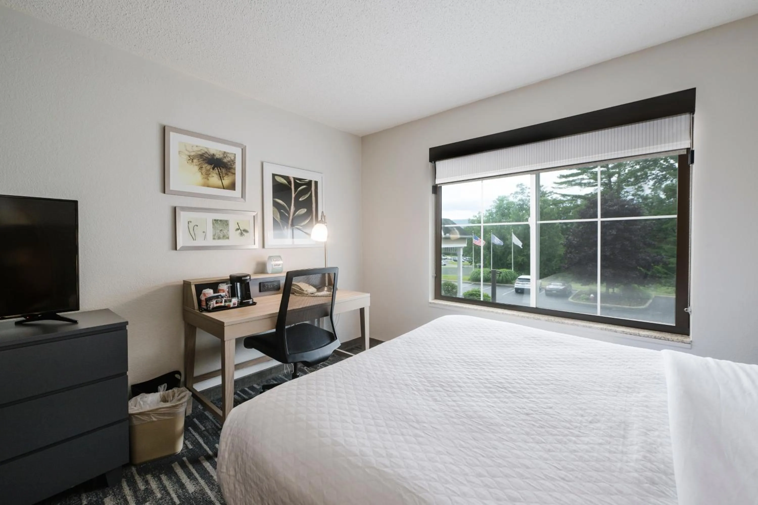 Bed in Country Inn & Suites by Radisson, Queensbury - Lake George , NY