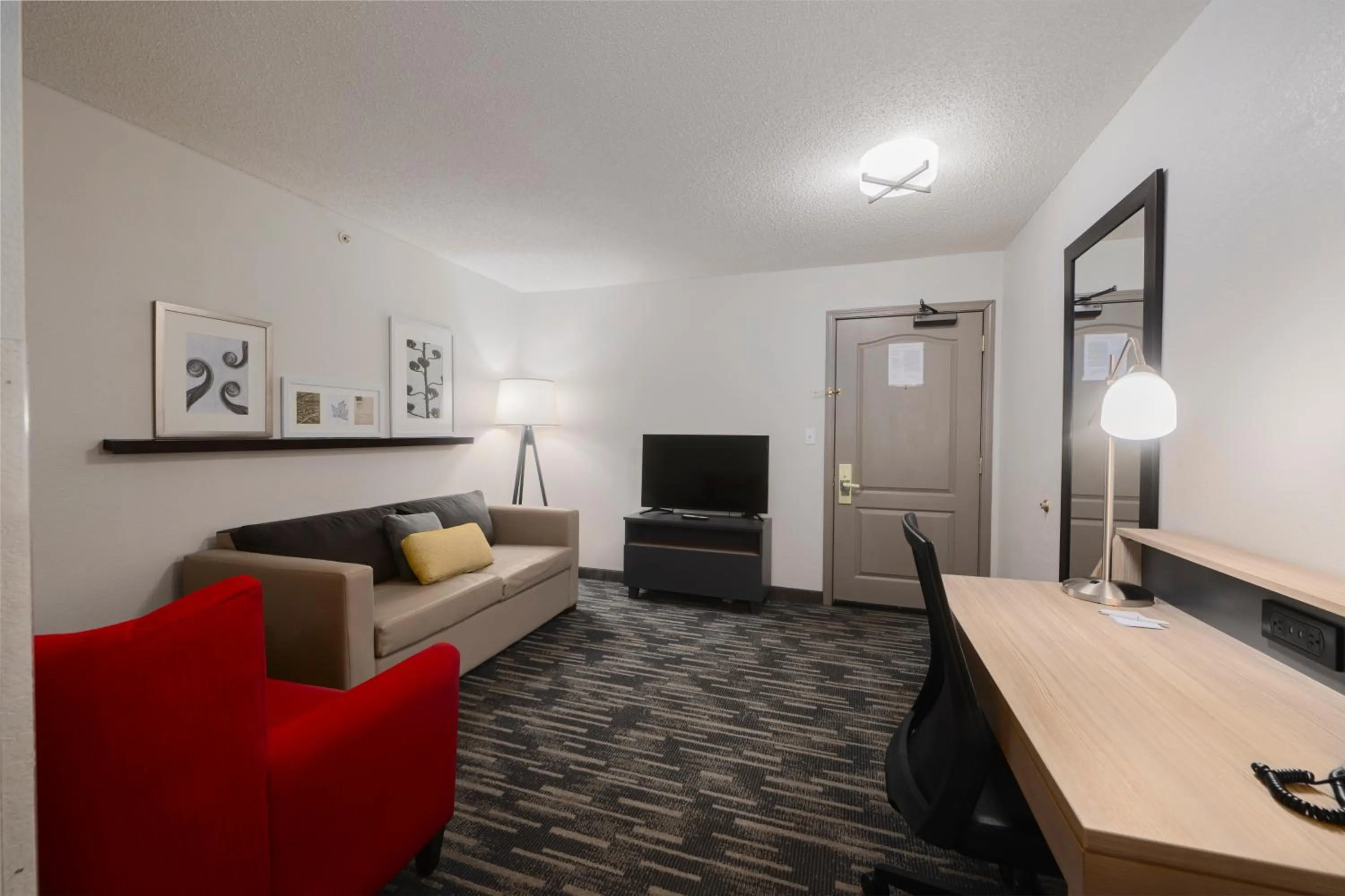 Communal lounge/ TV room in Country Inn & Suites by Radisson, Queensbury - Lake George , NY