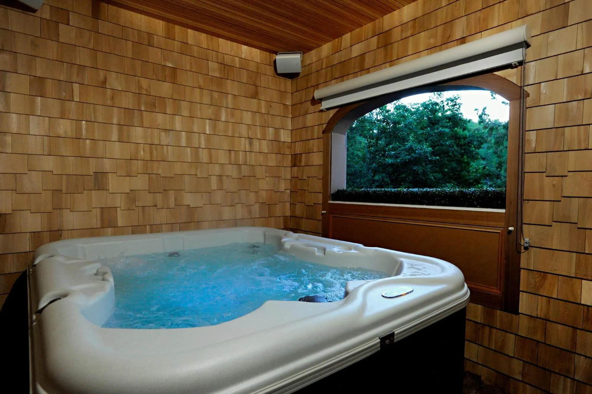 Hot Tub in The Wentworth