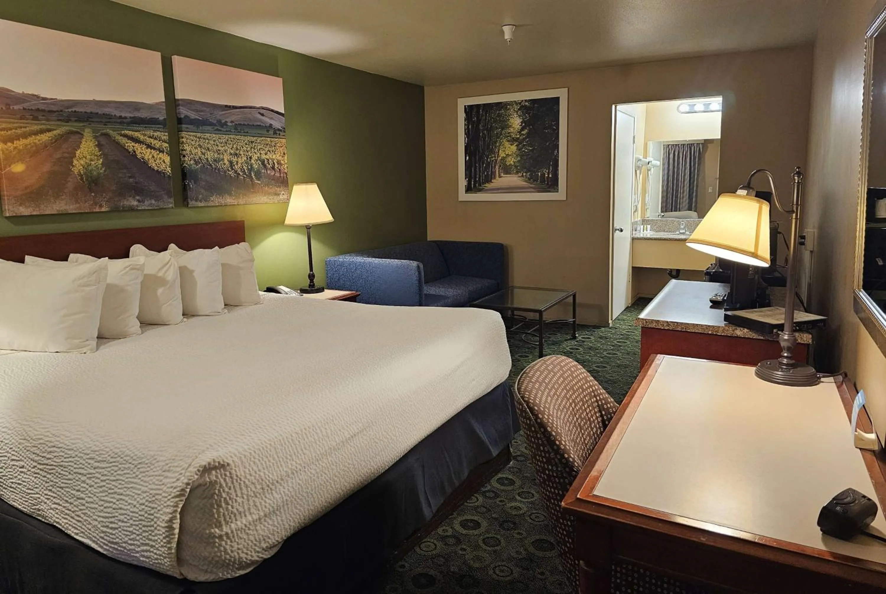Photo of the whole room, Bed in Days Inn by Wyndham Westley