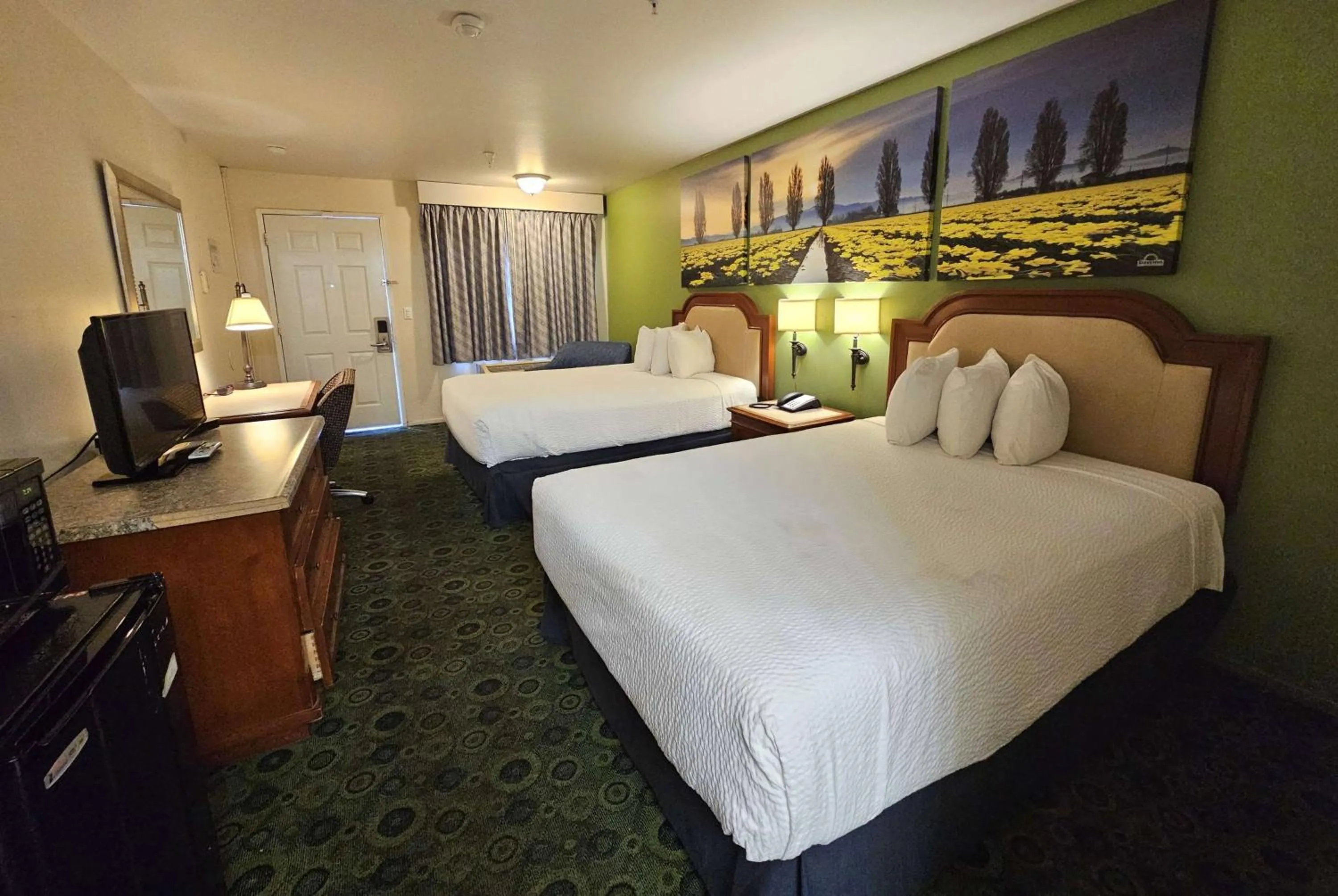 Photo of the whole room, Bed in Days Inn by Wyndham Westley