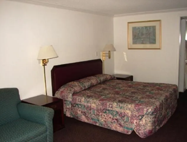 Bed in Knights Inn - Columbia