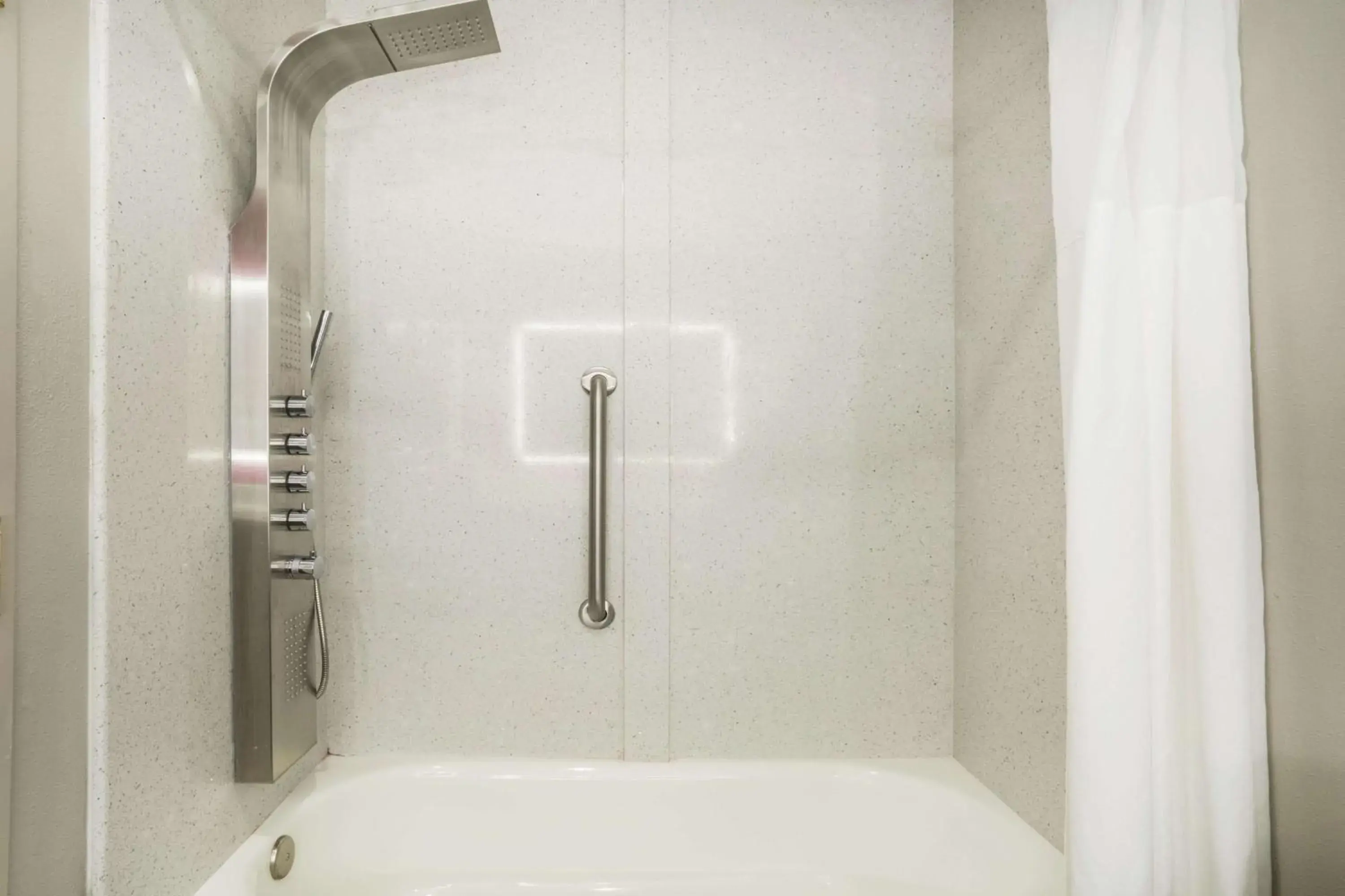 Queen Room with Two Queen Beds in La Quinta by Wyndham Chattanooga North - Hixson Queen Room with Two Queen Beds in La Quinta by Wyndham Chattanooga North - Hixson