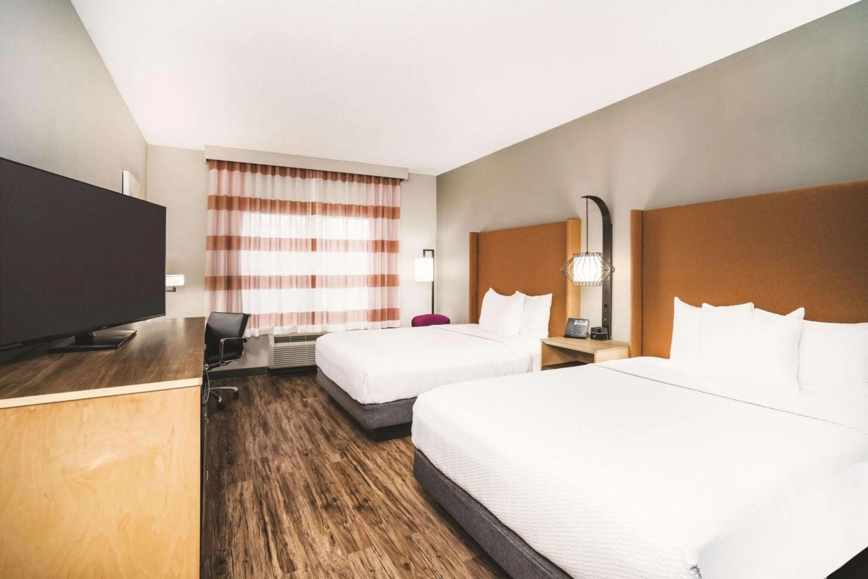 Photo of the whole room in La Quinta by Wyndham Chattanooga North - Hixson