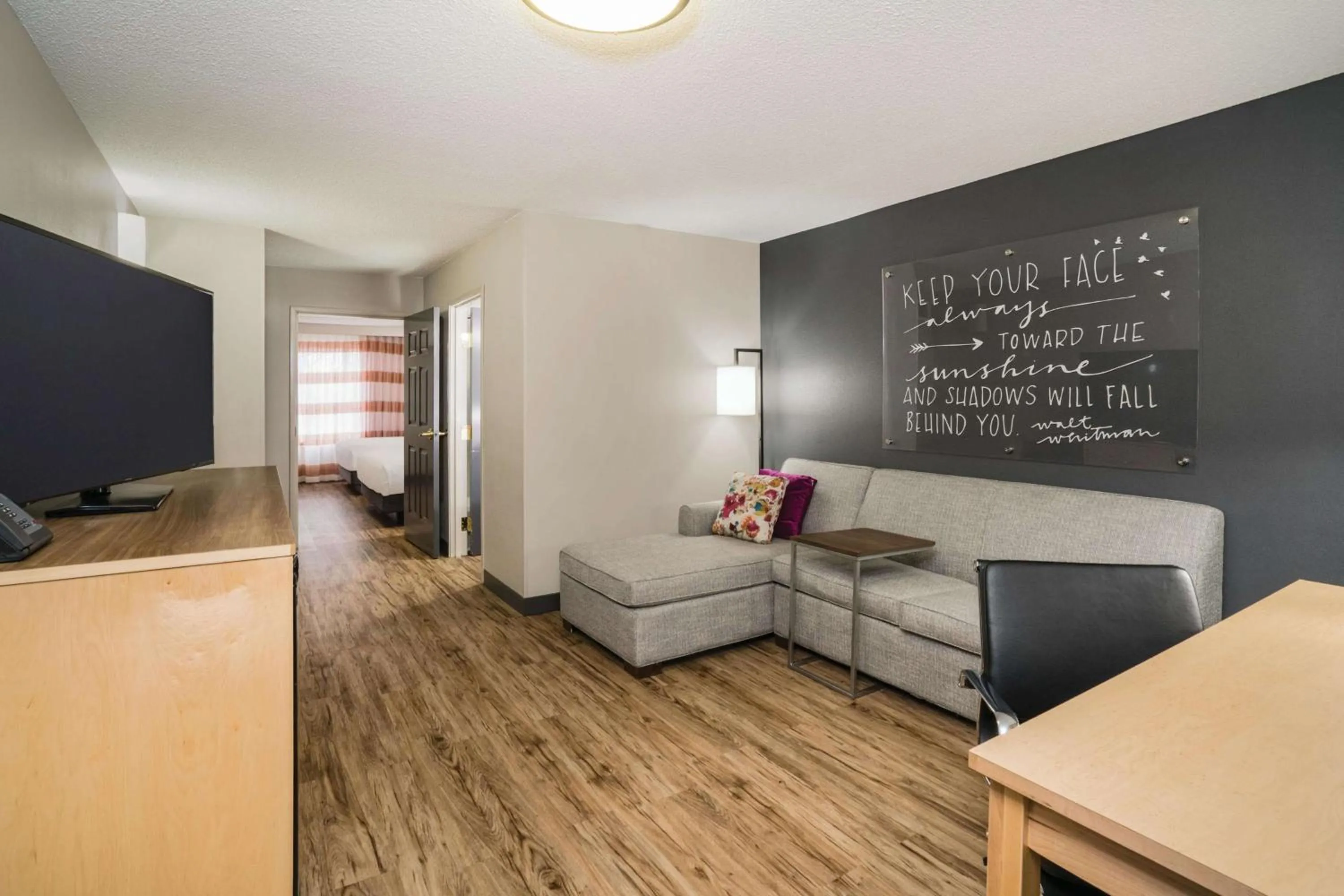 Photo of the whole room in La Quinta by Wyndham Chattanooga North - Hixson