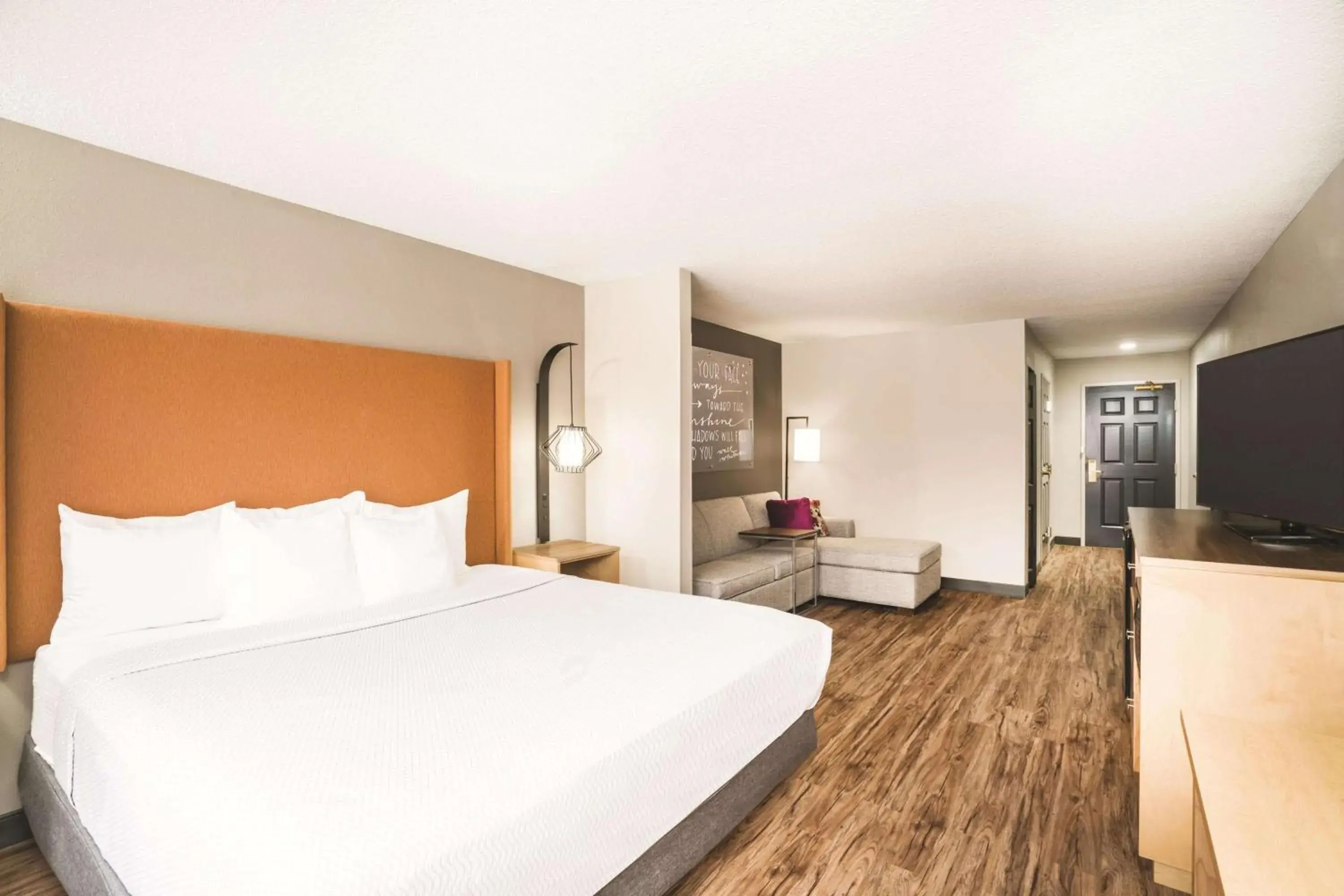 King Room with Roll-in Shower - Mobility Access/Non-Smoking in La Quinta by Wyndham Chattanooga North - Hixson King Room with Roll-in Shower - Mobility Access/Non-Smoking in La Quinta by Wyndham Chattanooga North - Hixson