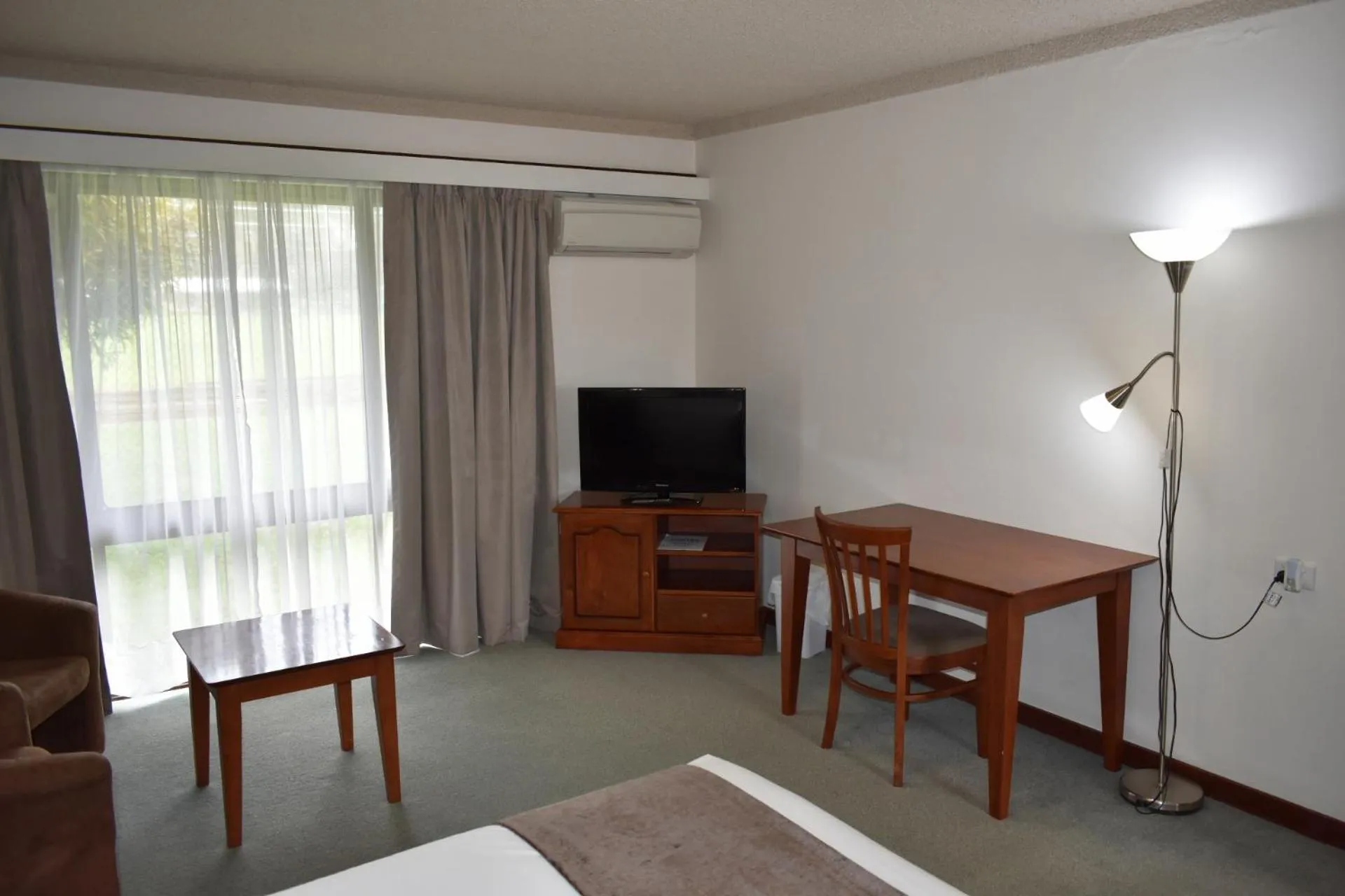 Photo of the whole room in Admiral Motel Bunbury