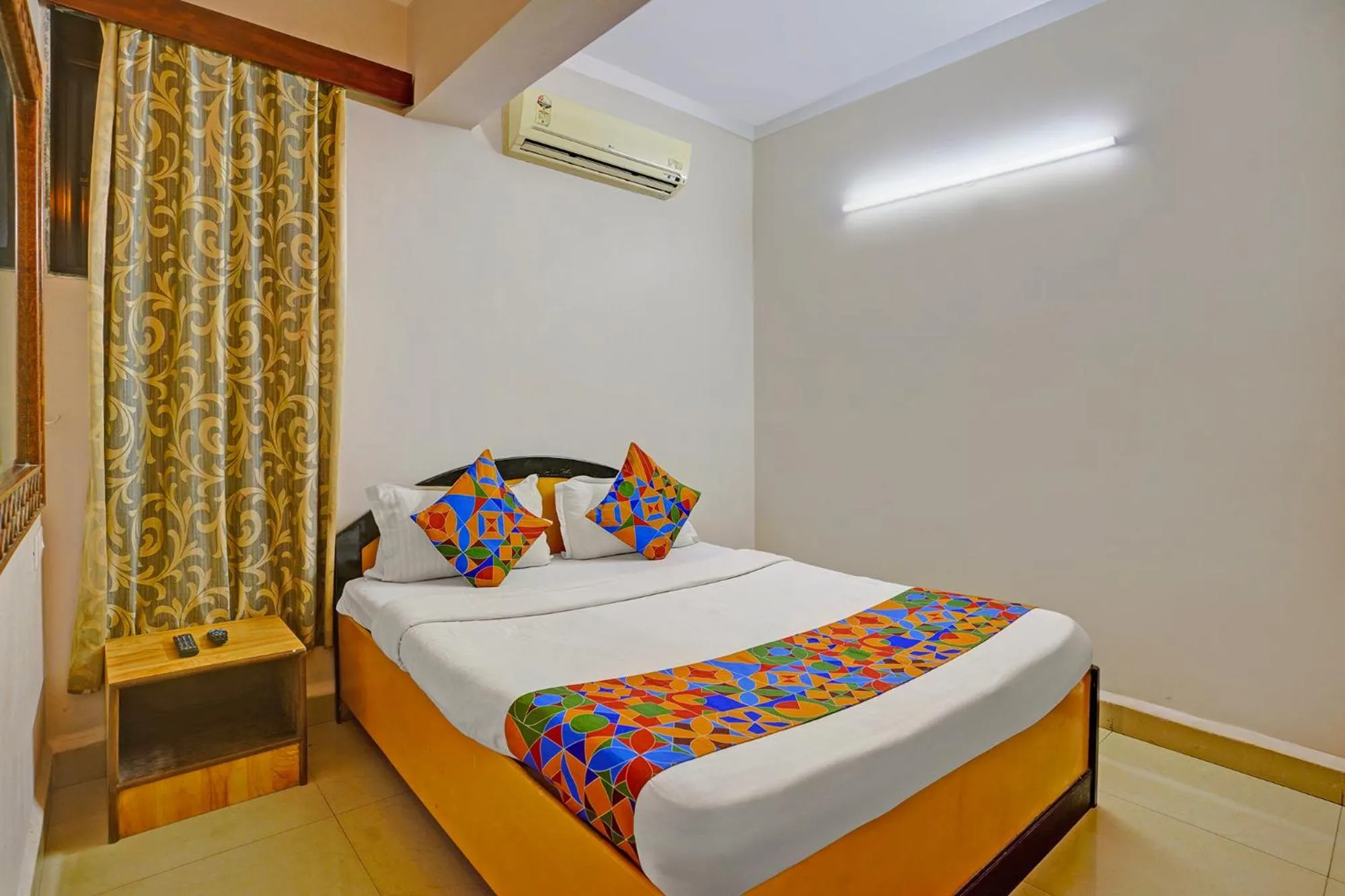 FabHotel 4 Pillar