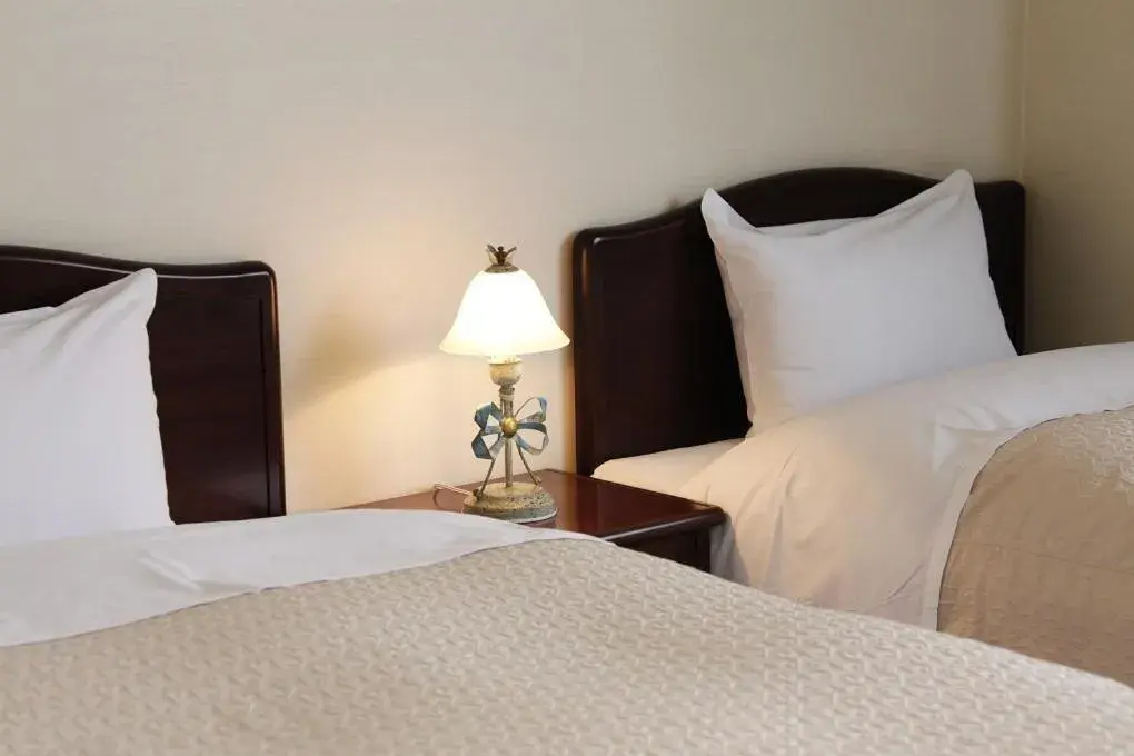 Twin Room with Shared Bathroom in HOTEL 24sweets HAKUBA Twin Room with Shared Bathroom in HOTEL 24sweets HAKUBA