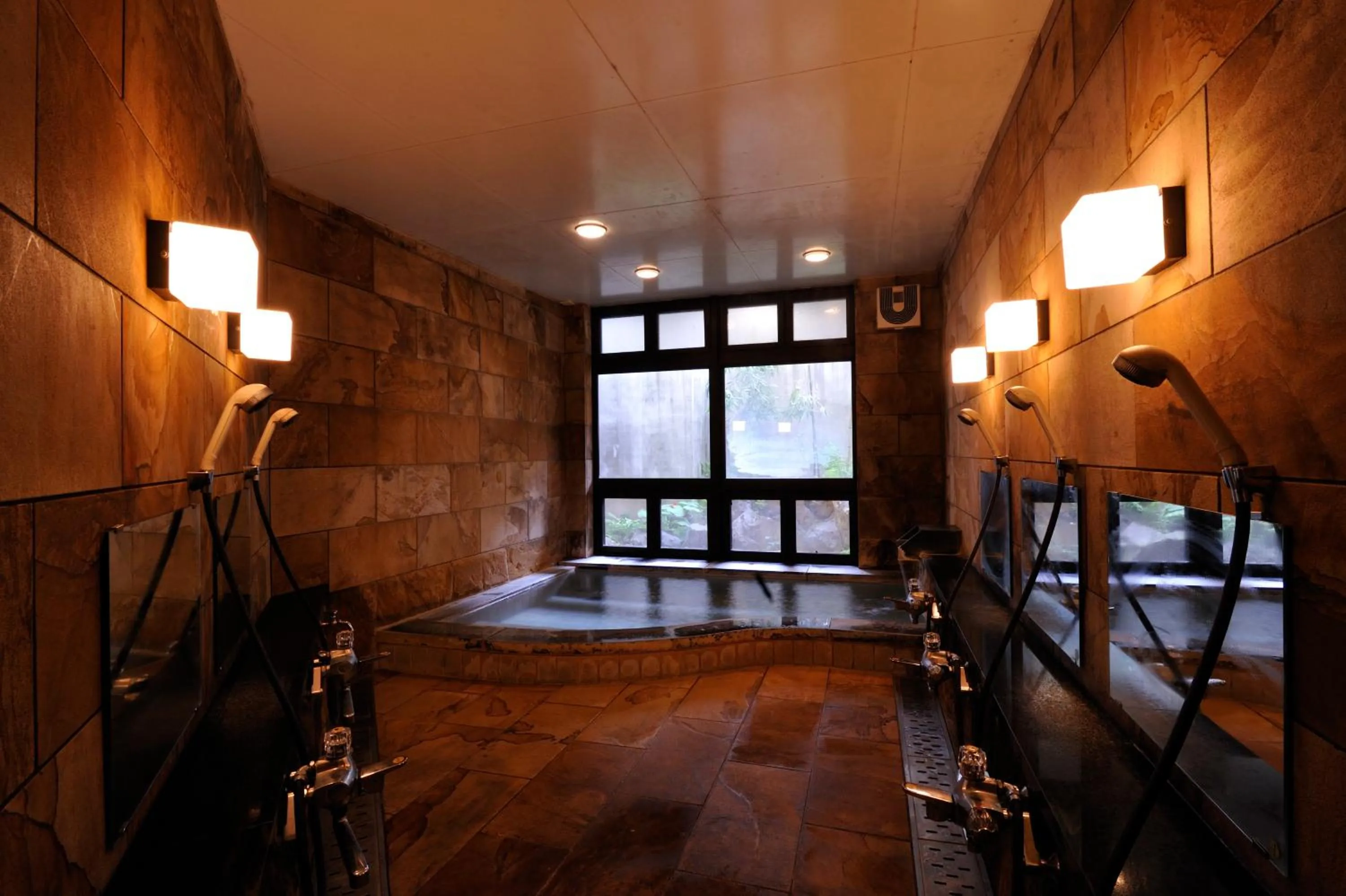 Hot Tub in Hakuba Onsen Ryokan Shirouma-so