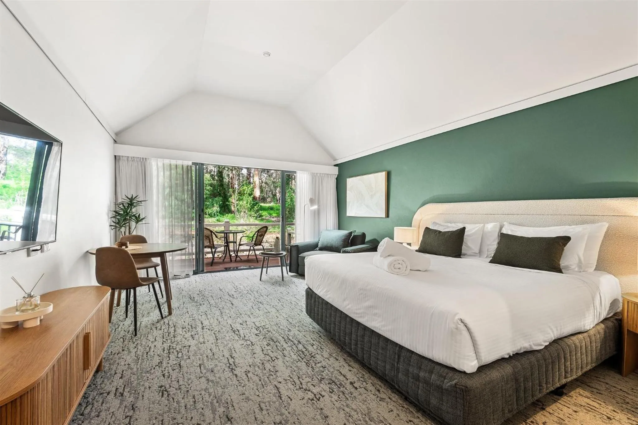 Bed in Heritage Trail Lodge