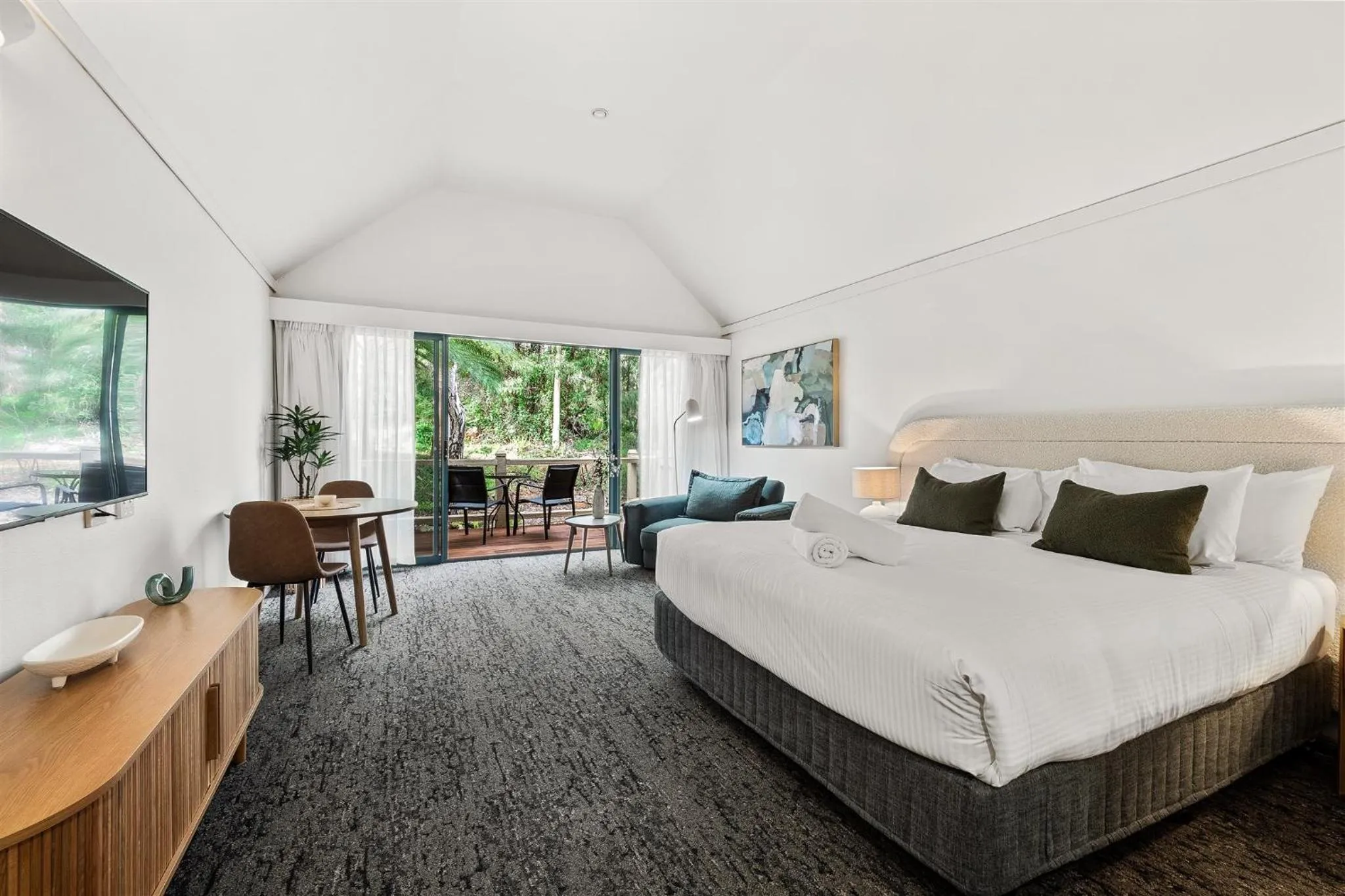 Bed in Heritage Trail Lodge