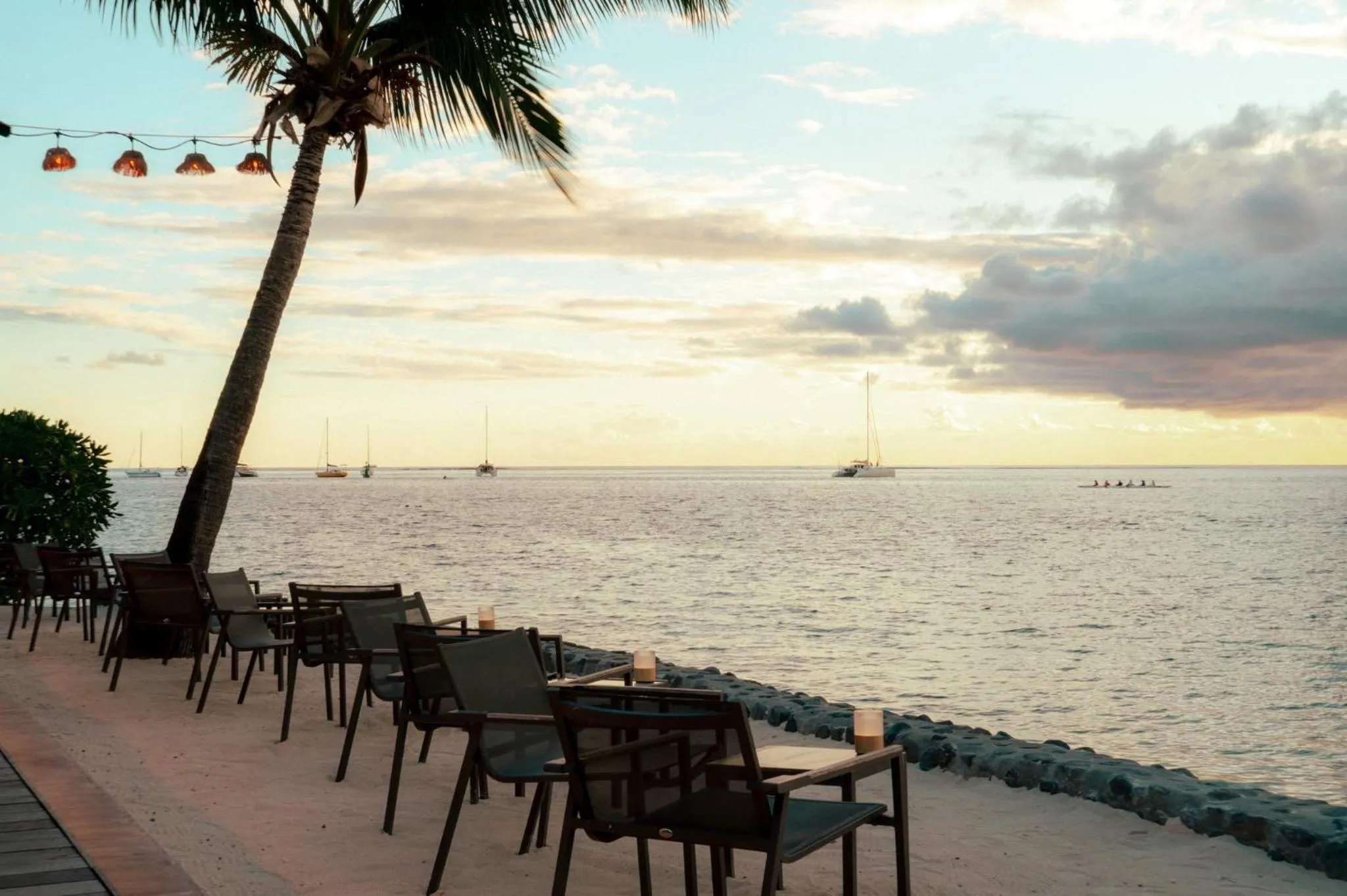 Lounge or bar in InterContinental Tahiti Resort & Spa by IHG