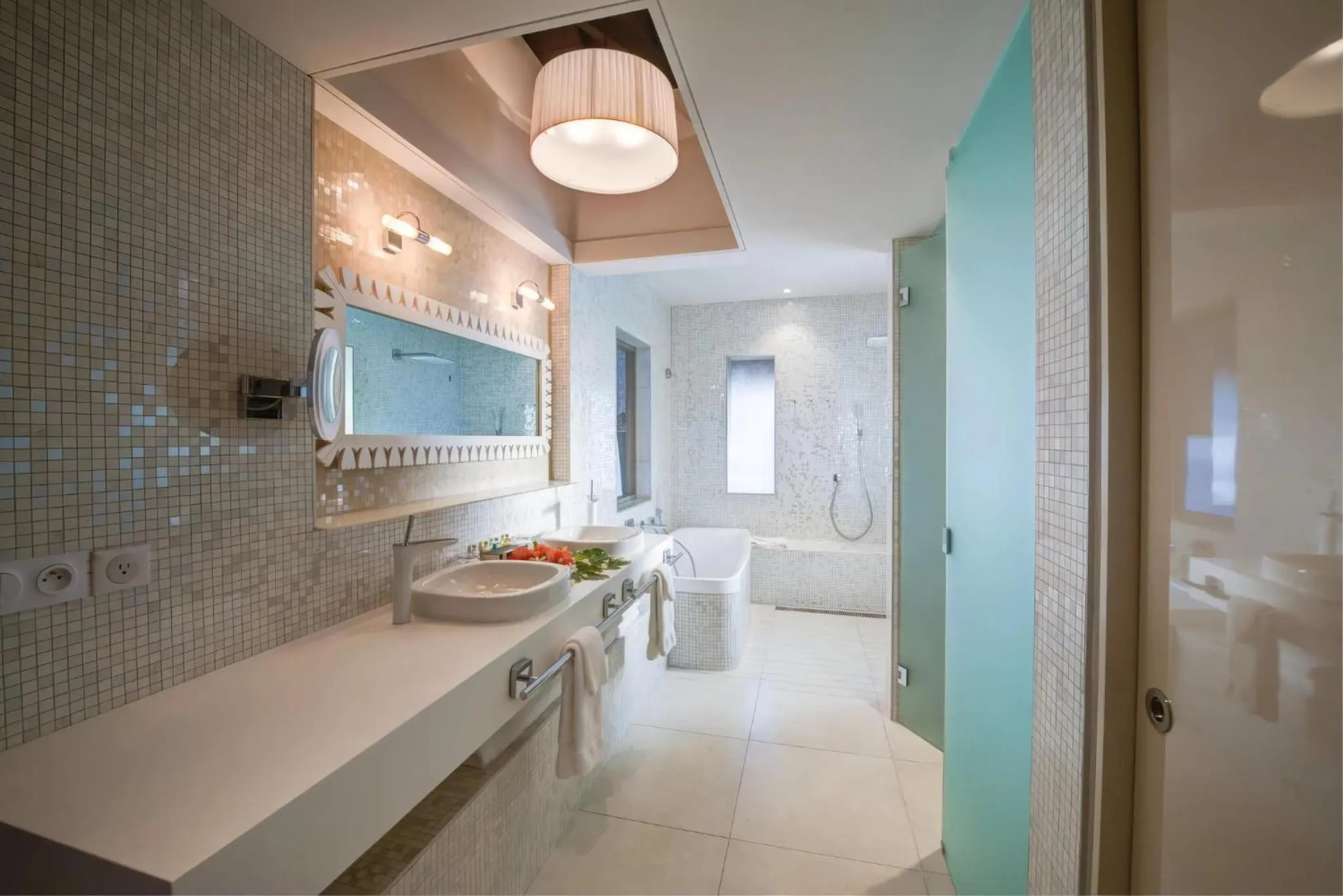 Photo of the whole room in InterContinental Tahiti Resort & Spa by IHG