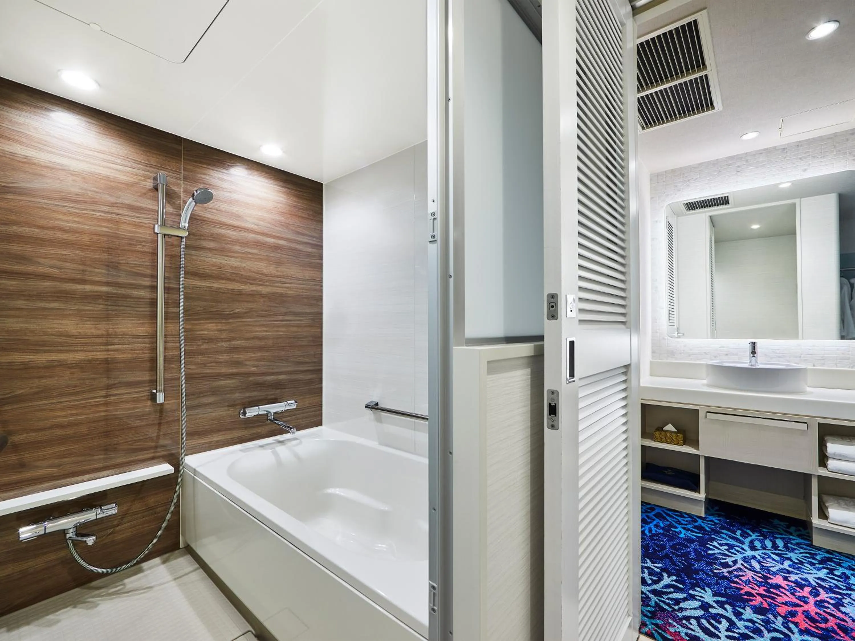 Bathroom in Hotel Universal Port