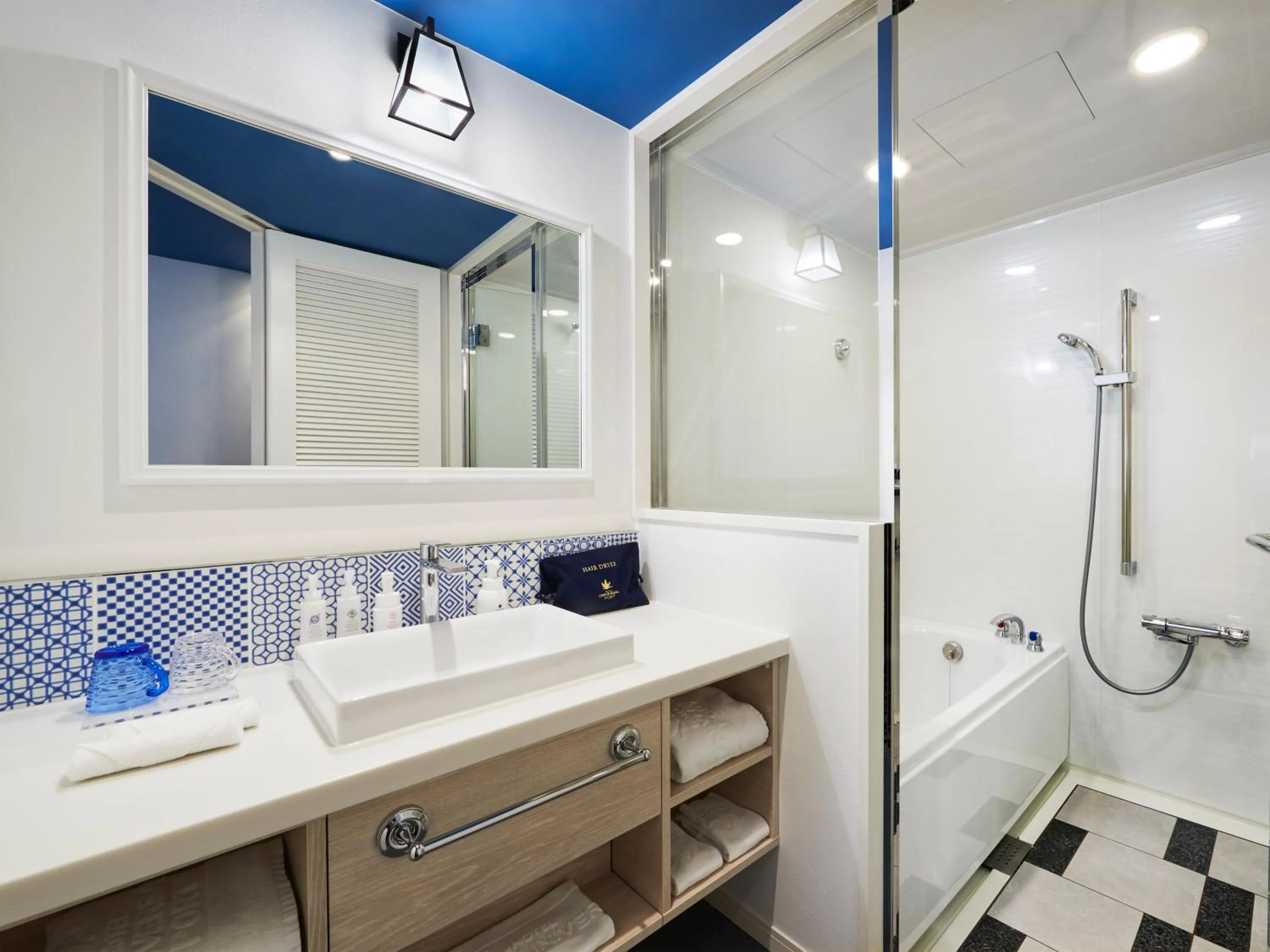 Bathroom in Hotel Universal Port