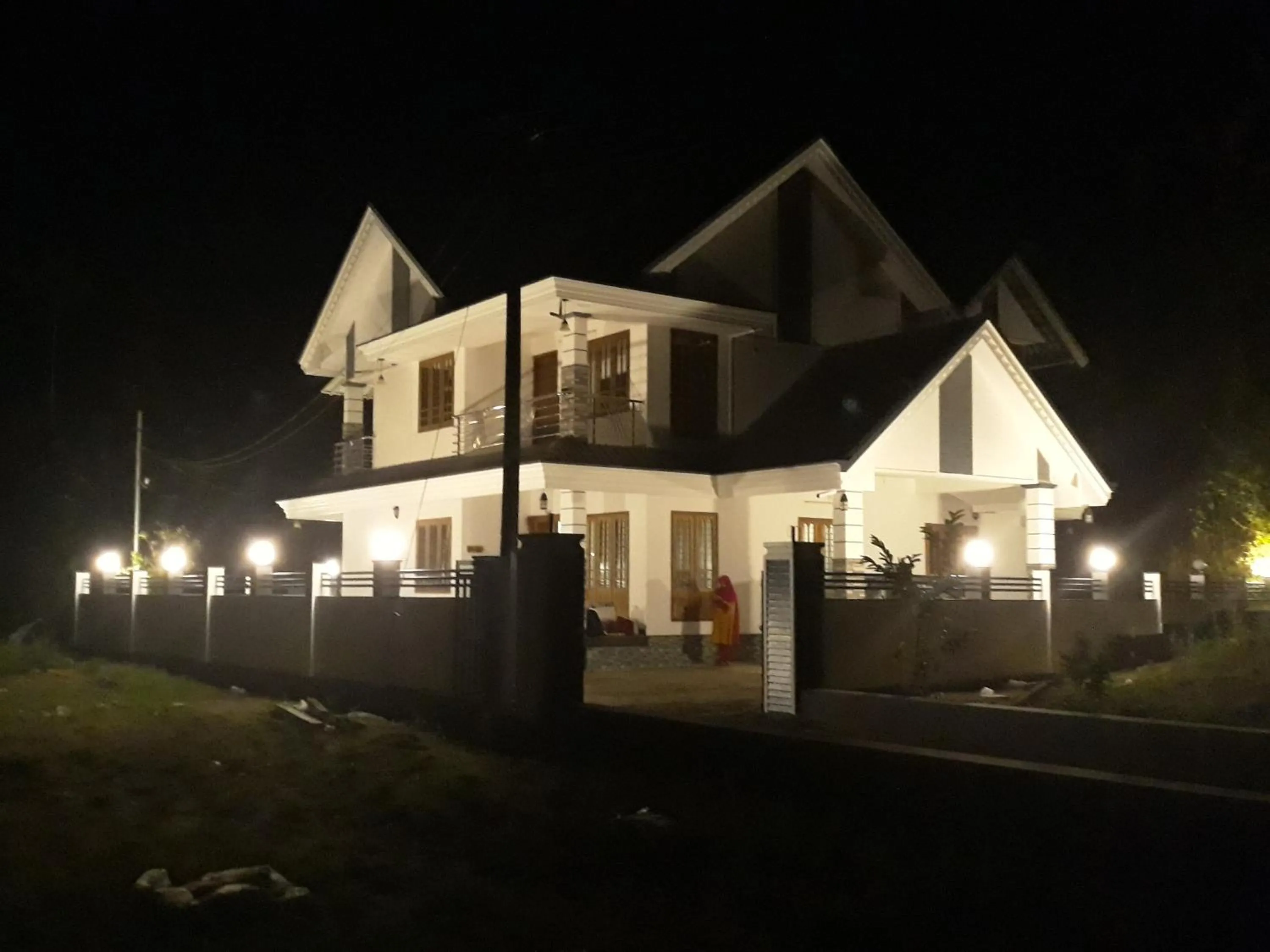 White Petals -3 BHK Homestay Munnar - Available For Indian Nationals Only