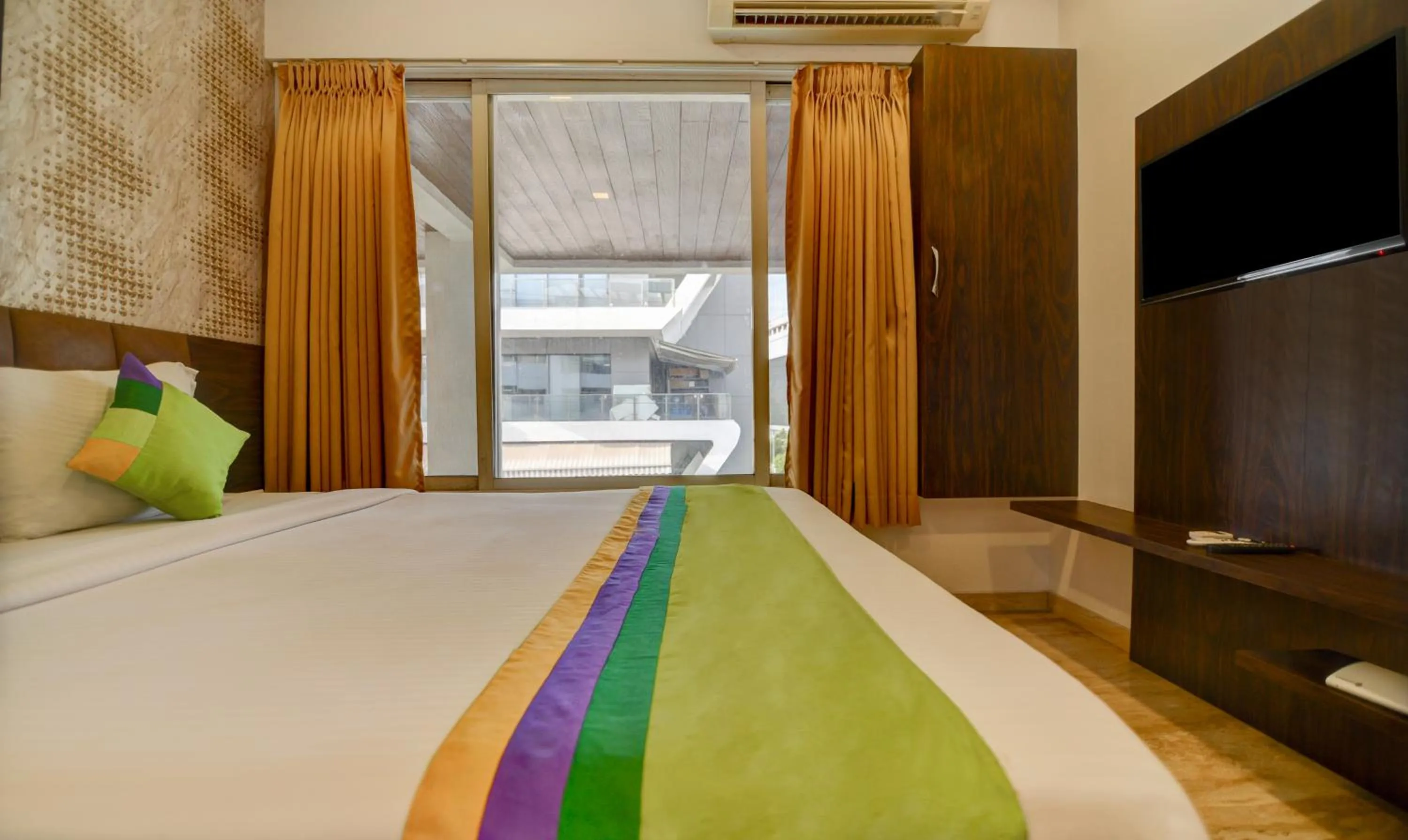 Bed in Treebo Kuval Inn