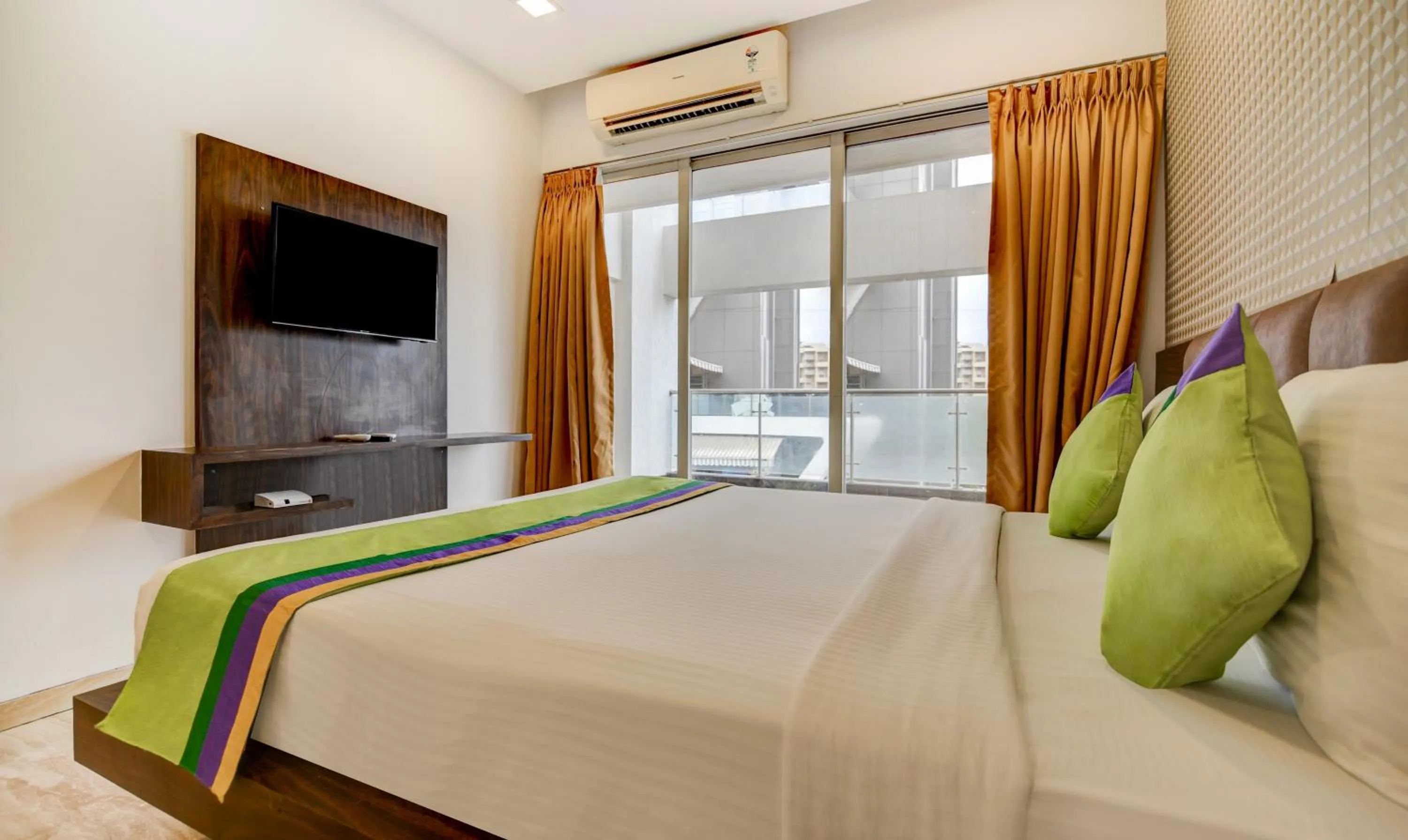 Bed in Treebo Kuval Inn