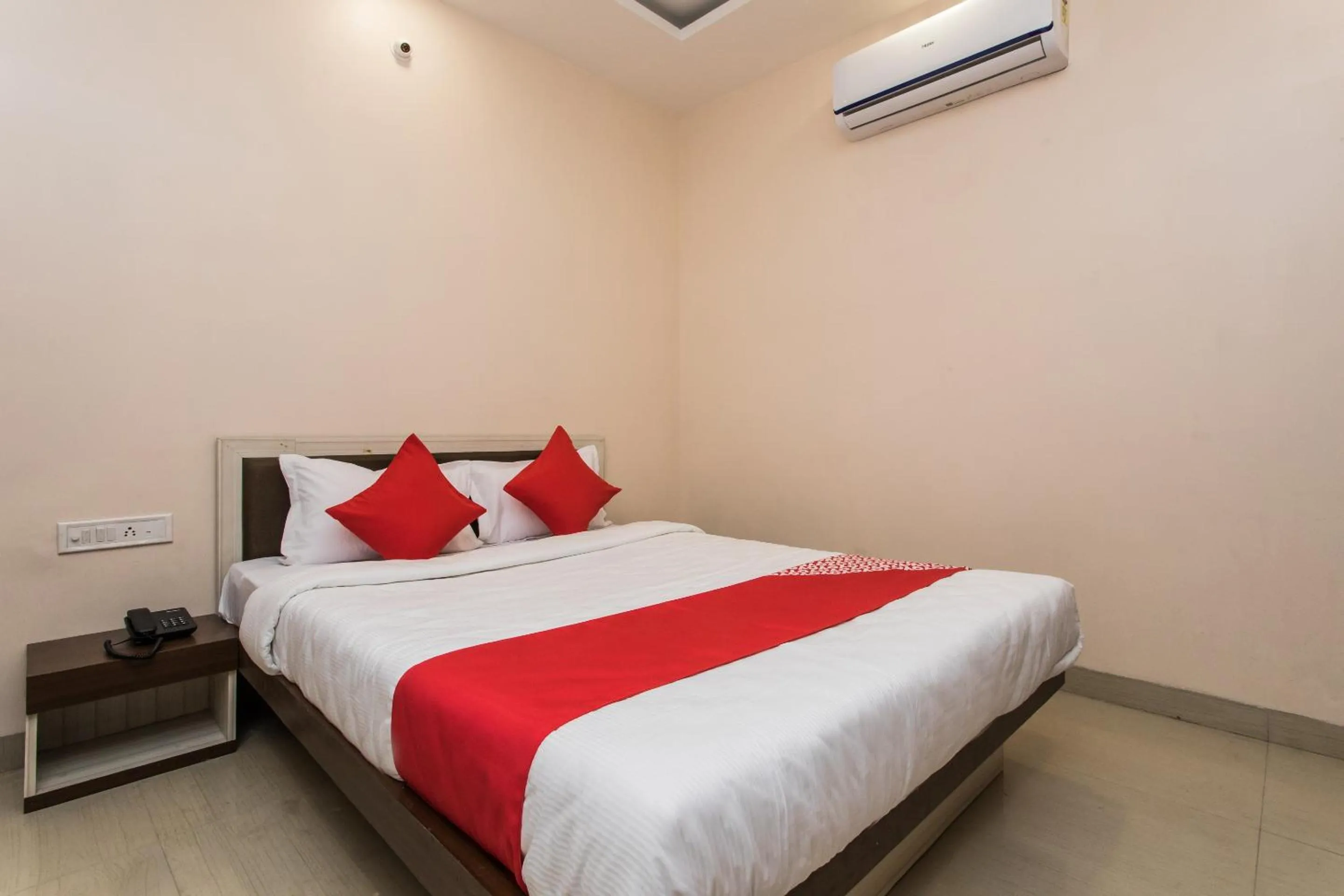 Bedroom, Bed in Hotel O Madhur Inn