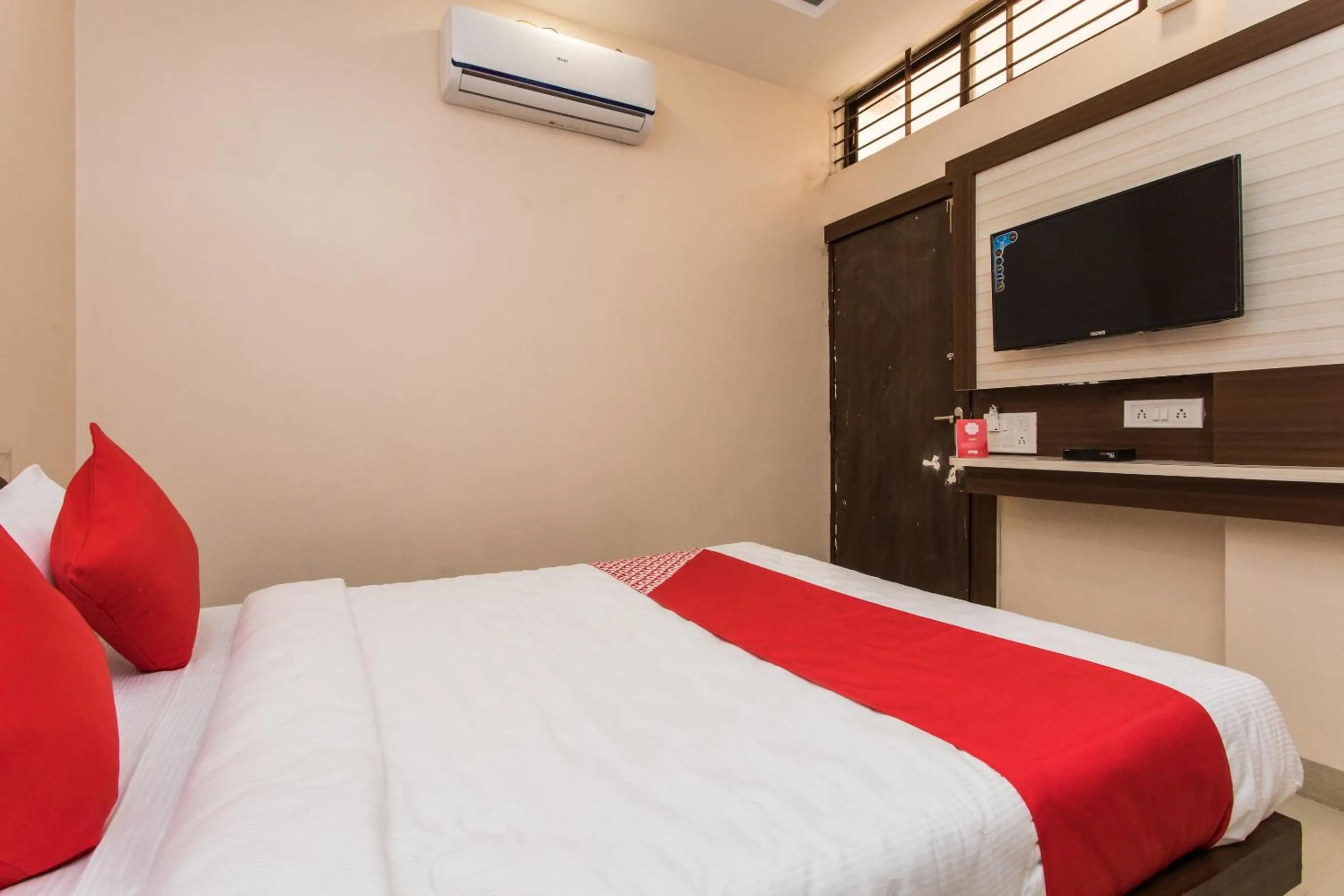 Lobby or reception, Bed in Hotel O Madhur Inn