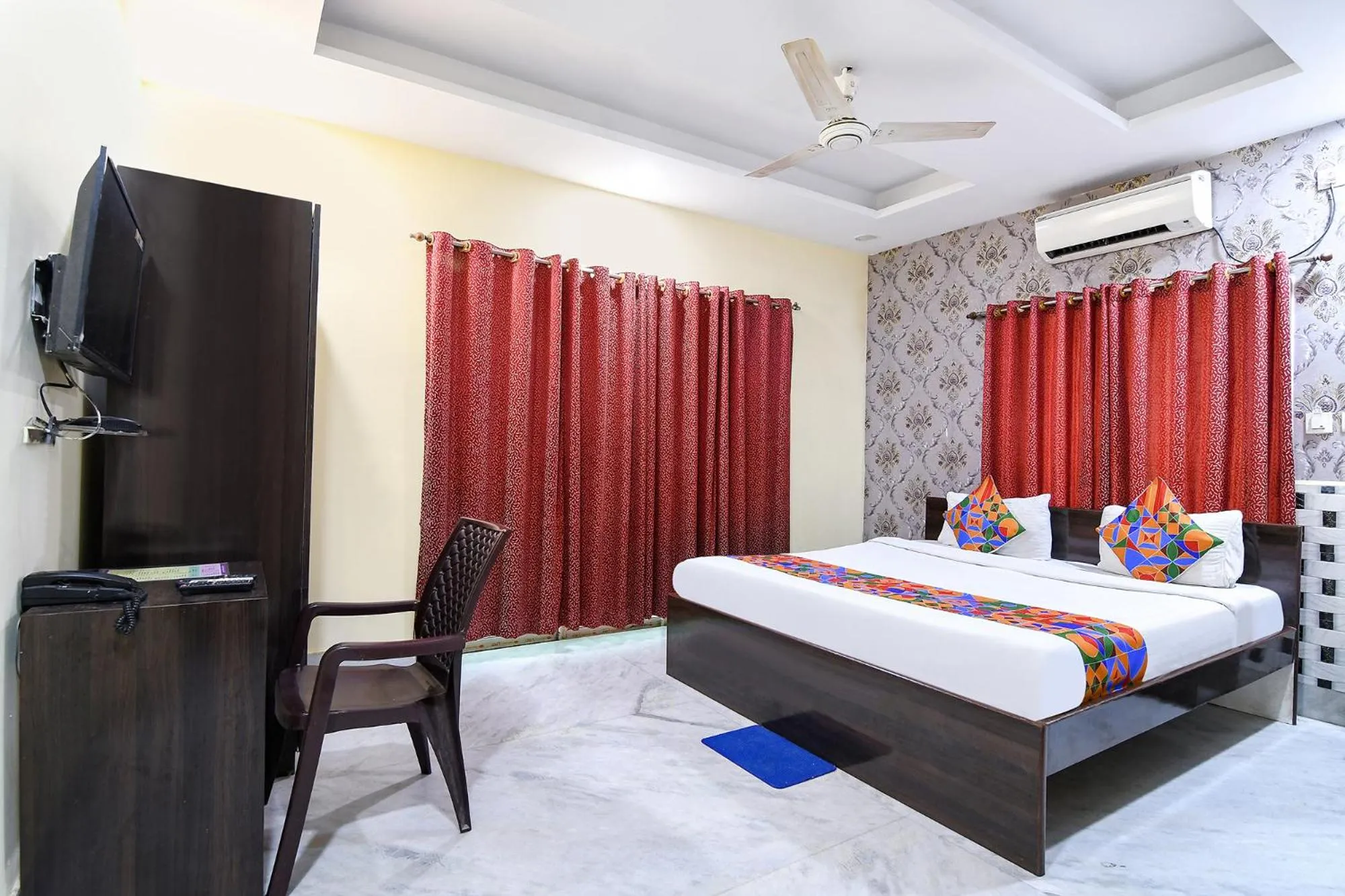 Bed in FabHotel Saltlake Palace - Nr Anandlok Hospital