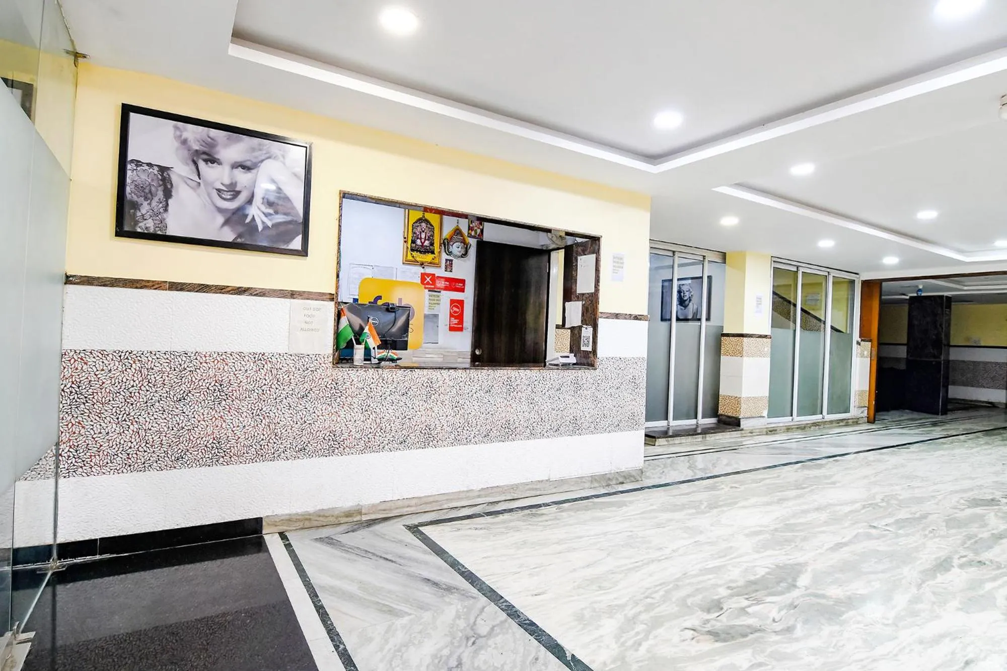 Lobby or reception in FabHotel Saltlake Palace - Nr Anandlok Hospital