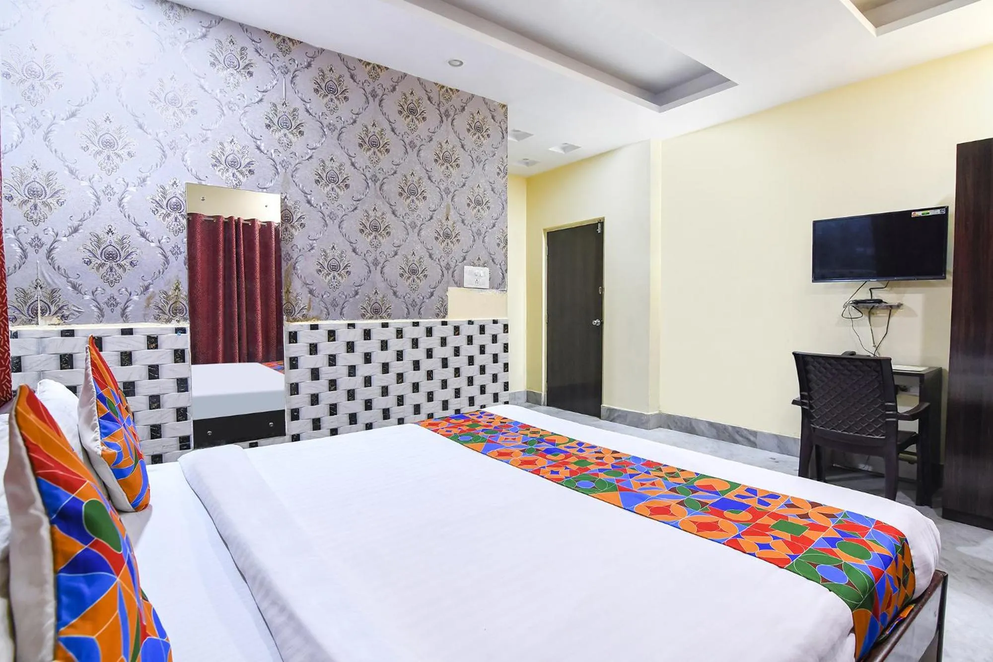 Bed in FabHotel Saltlake Palace - Nr Anandlok Hospital