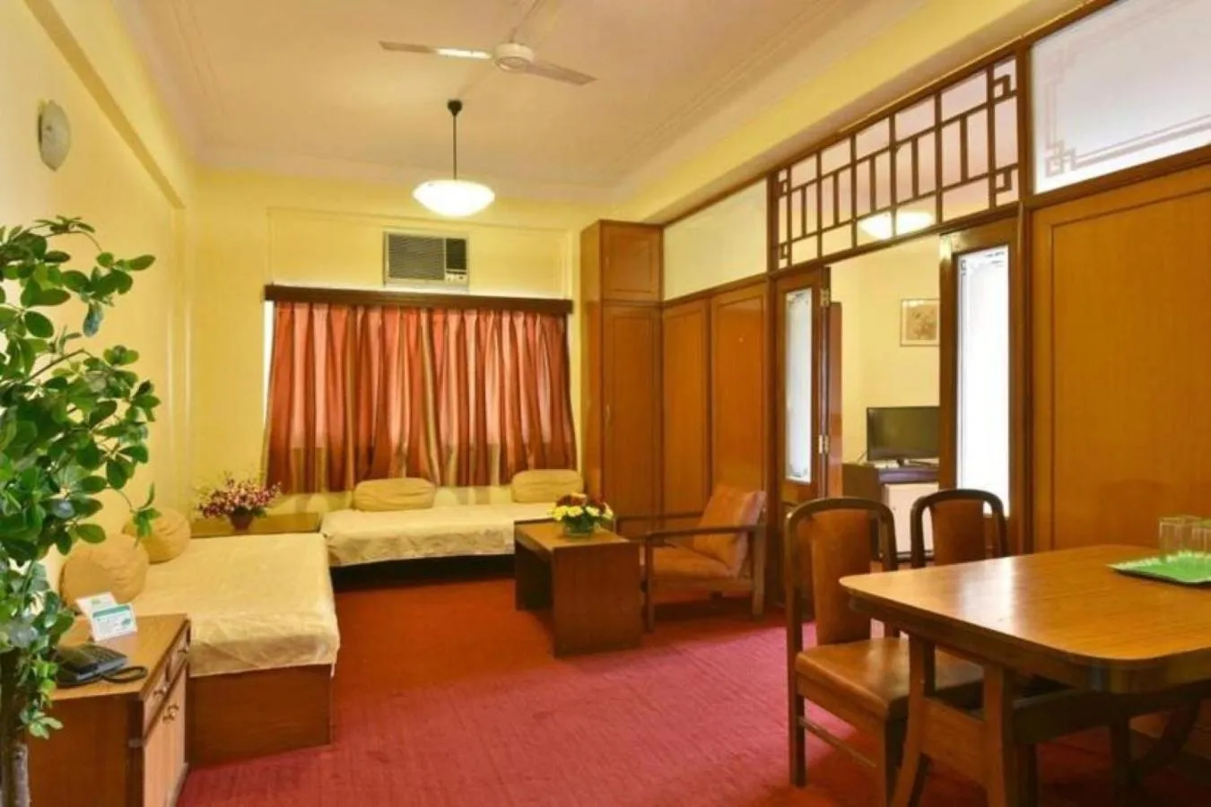 Living room, Bed in Sea Green South Hotel