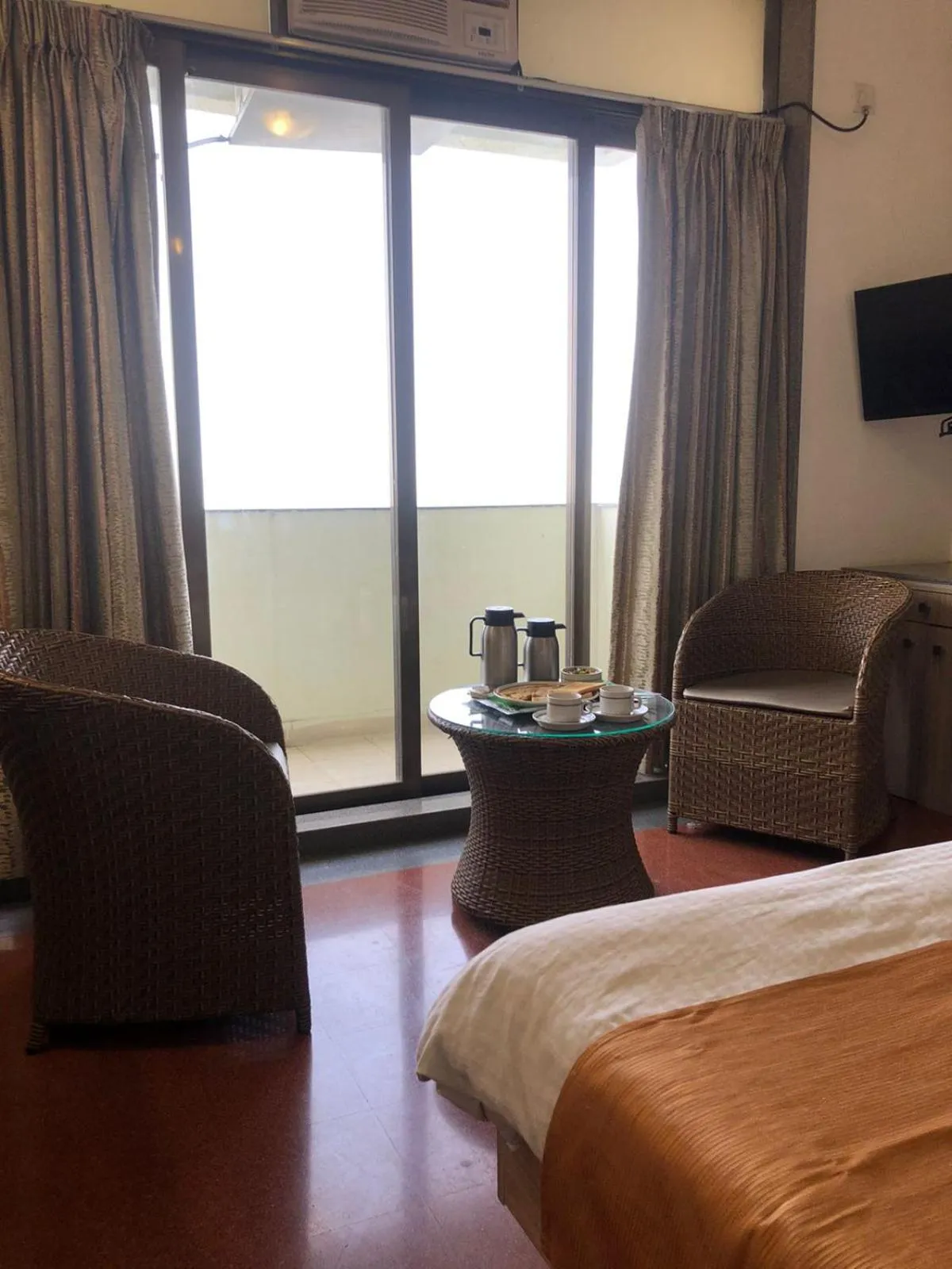 Breakfast, Bed in Sea Green South Hotel