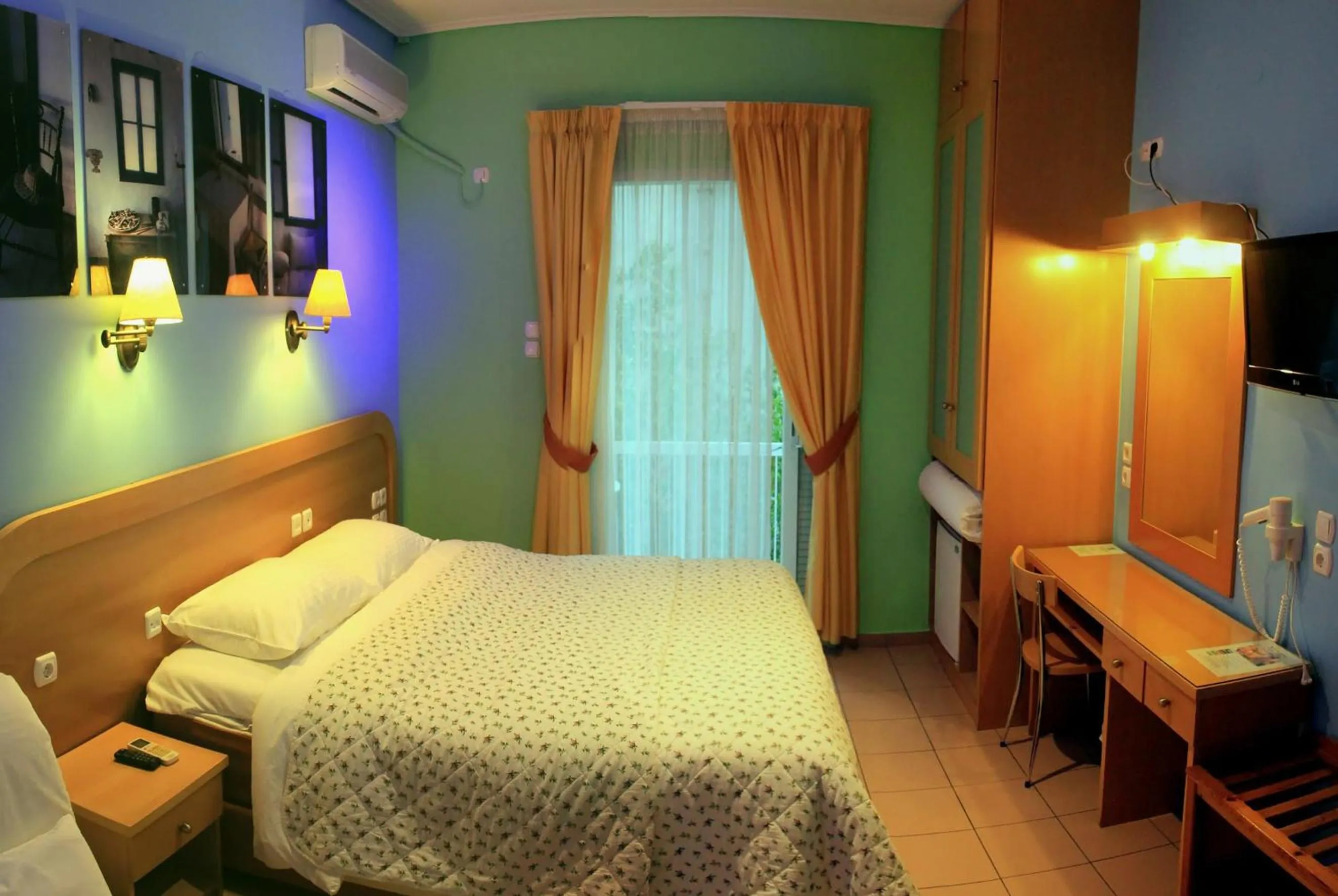 Photo of the whole room, Bed in Hotel Segas