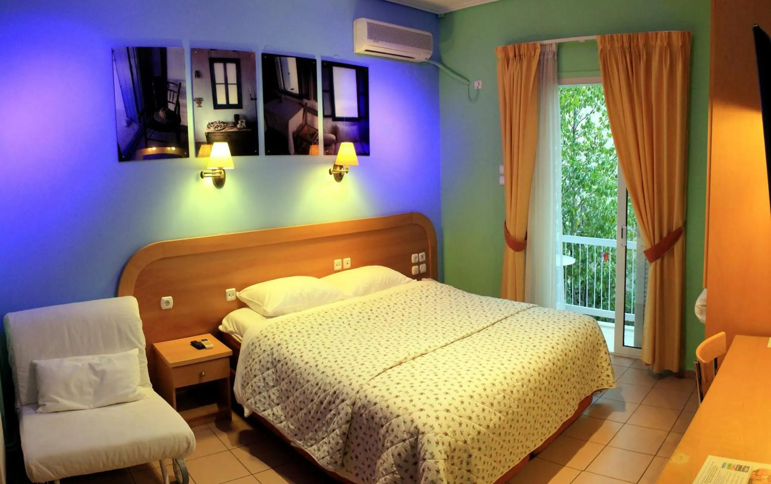 Day, Bed in Hotel Segas