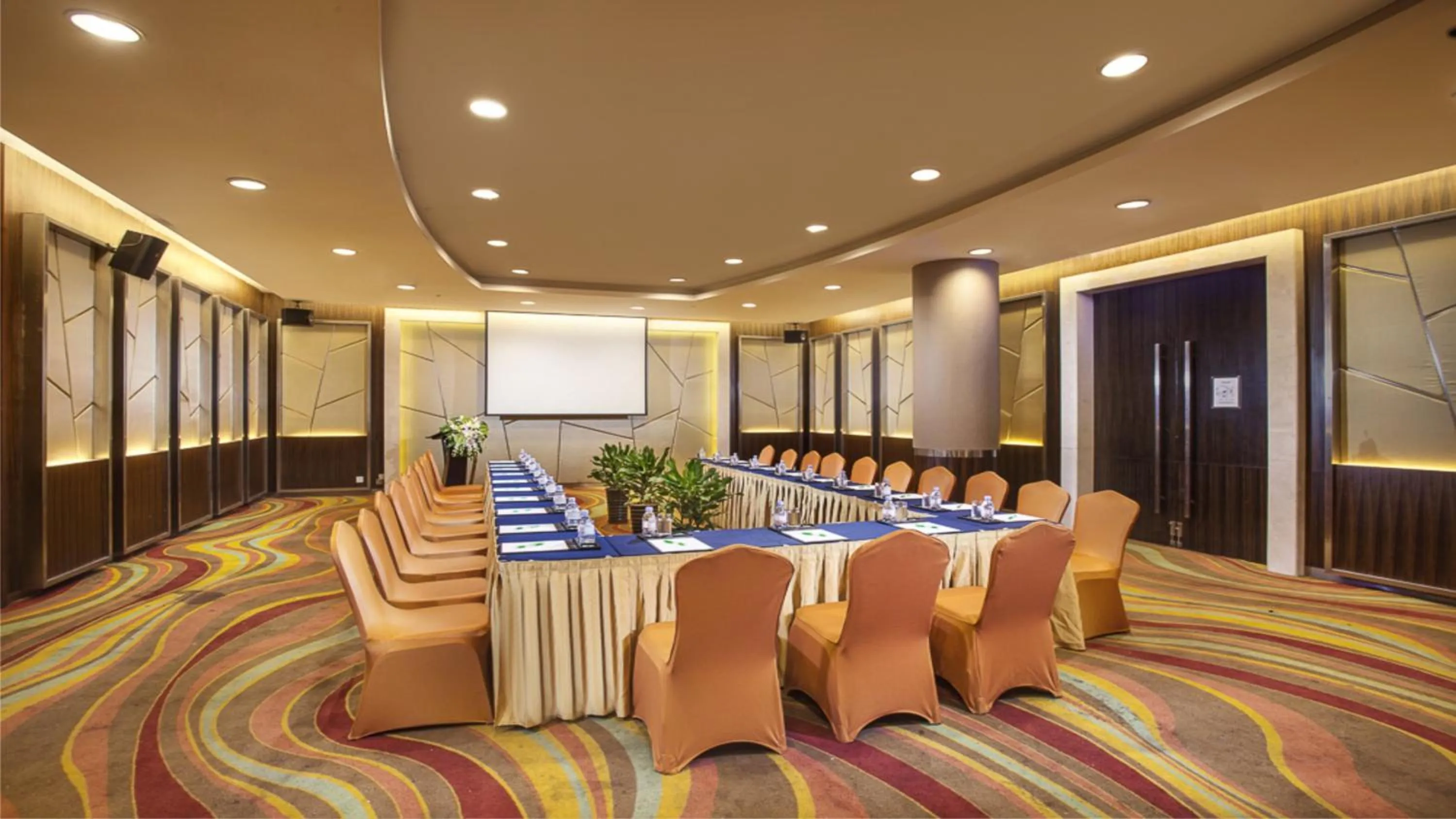 Meeting/conference room in Holiday Inn Hefei by IHG