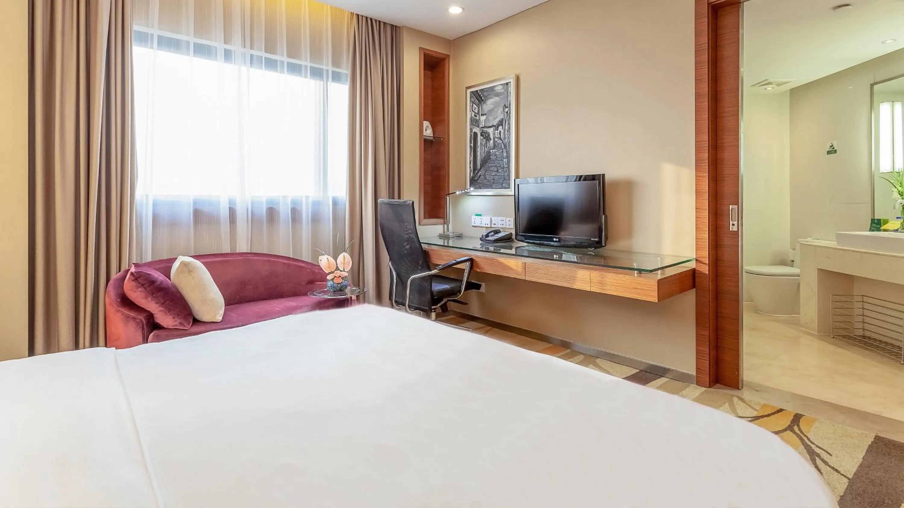 Photo of the whole room in Holiday Inn Hefei by IHG