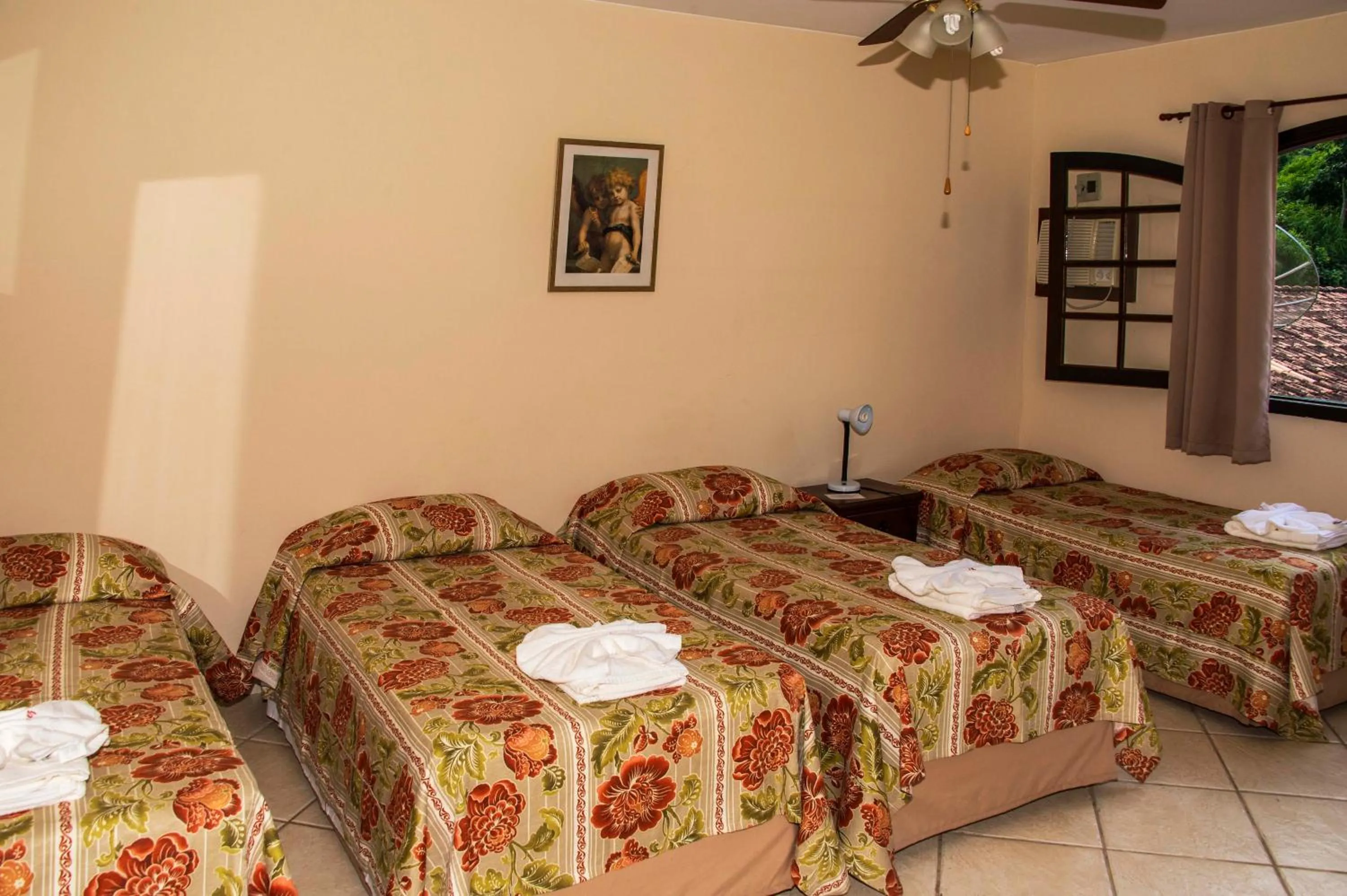 Photo of the whole room, Bed in Pousada Martinez