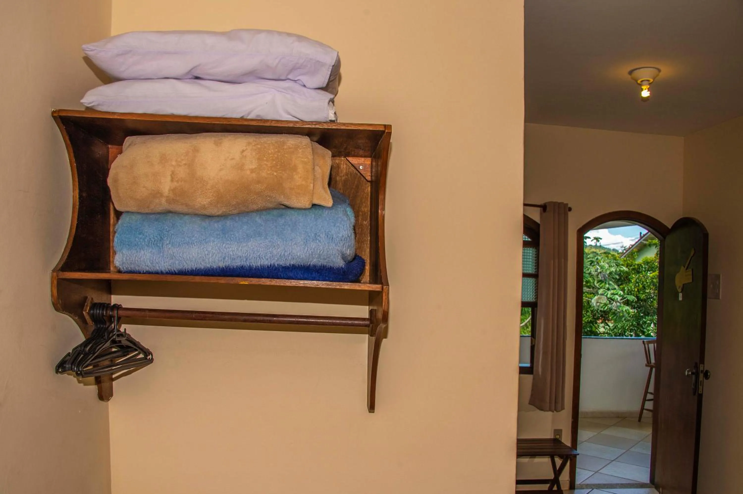 wardrobe, Bed in Pousada Martinez