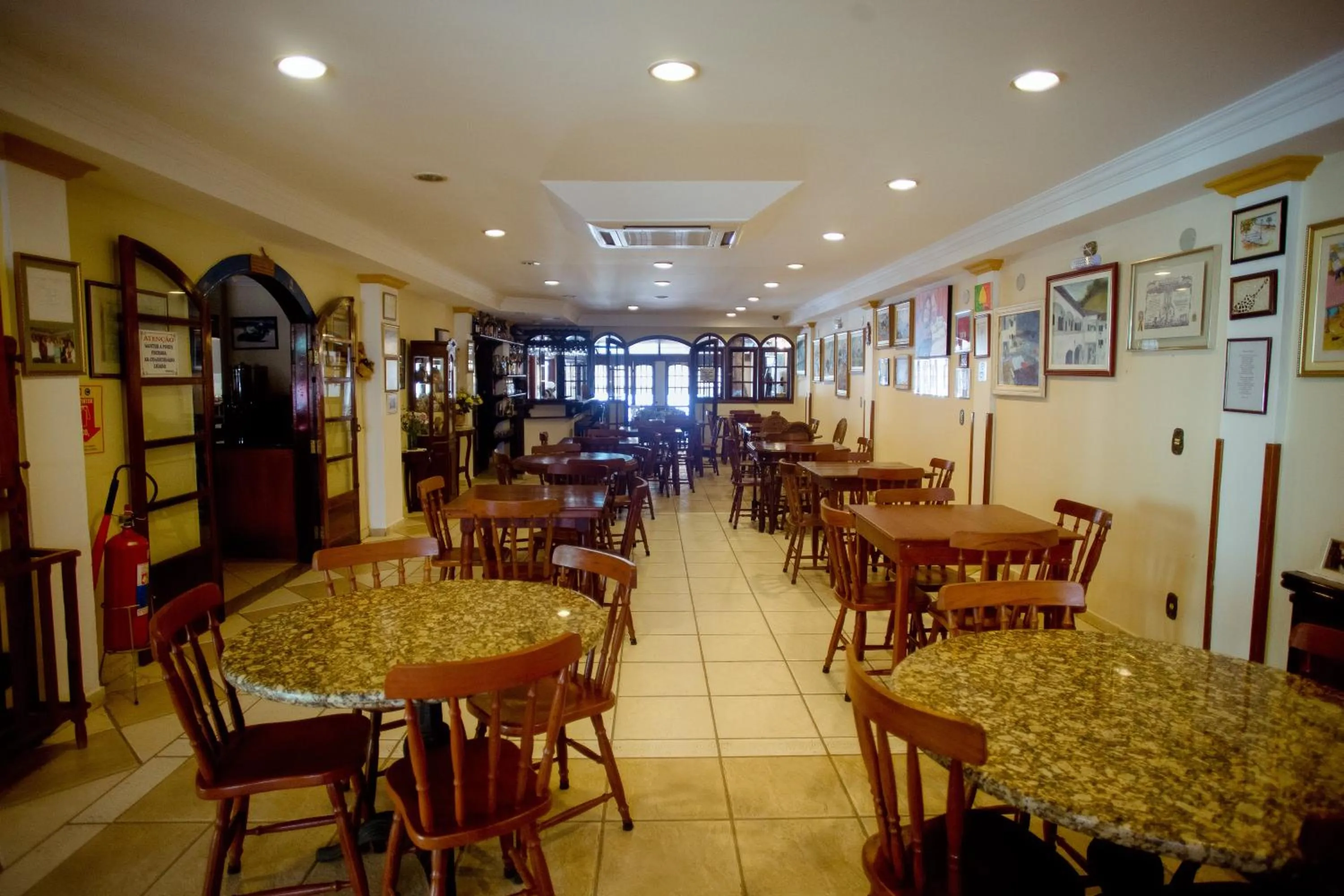 Restaurant/places to eat in Pousada Martinez